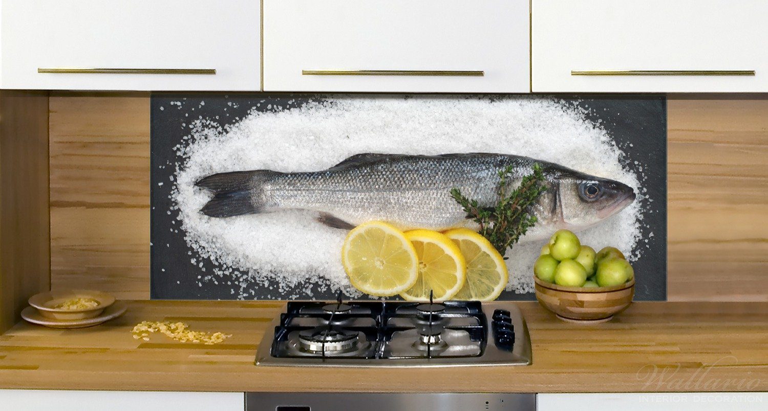 Wallario Küchenrückwand - Frischer auf Fisch Salz (1-tlg) Zitronen, Fischmenü mit