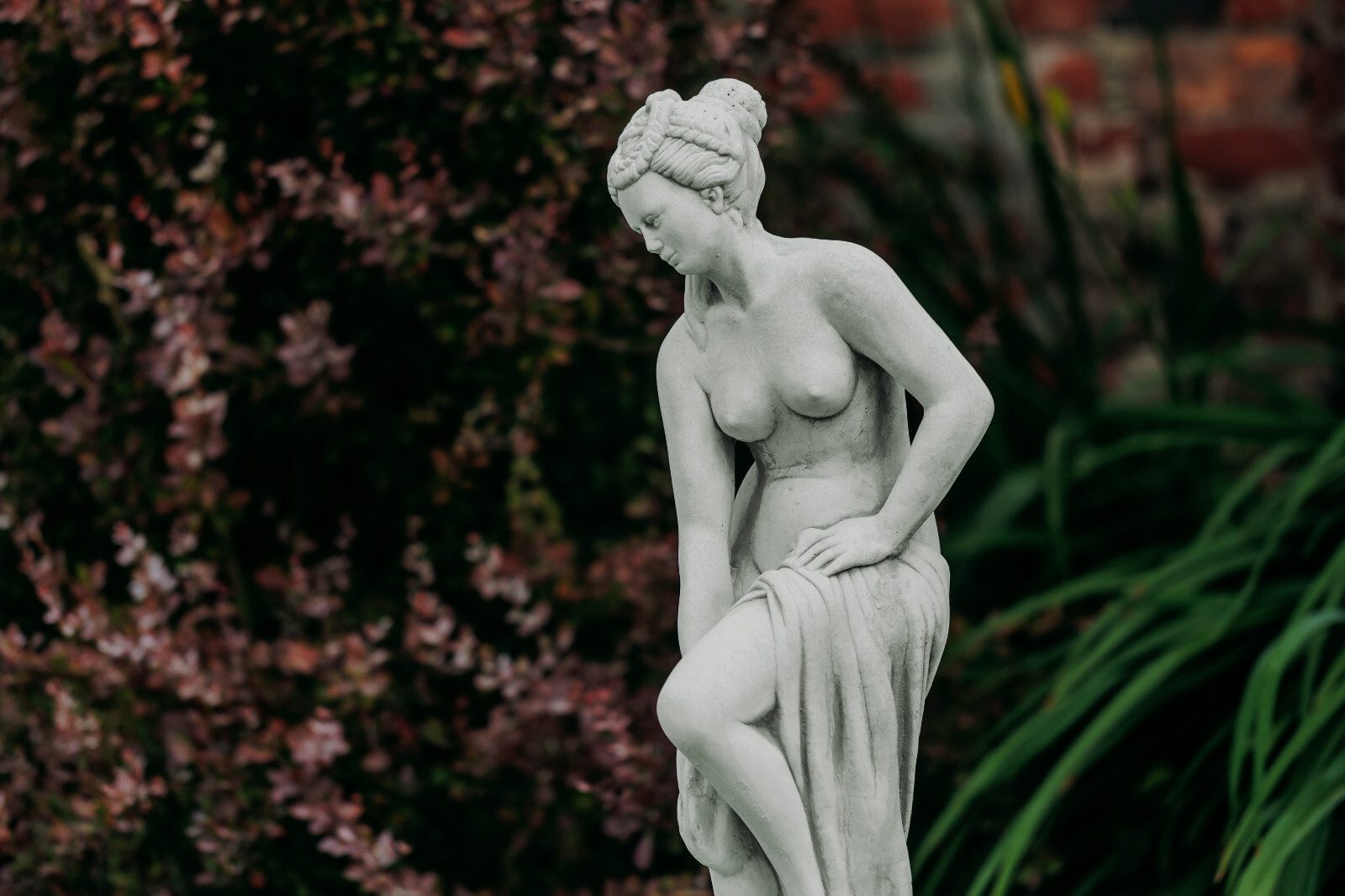 gartendekoparadies.de Gartenfigur Statue "Badende Venus" Steinfigur, H. 75 günstig online kaufen