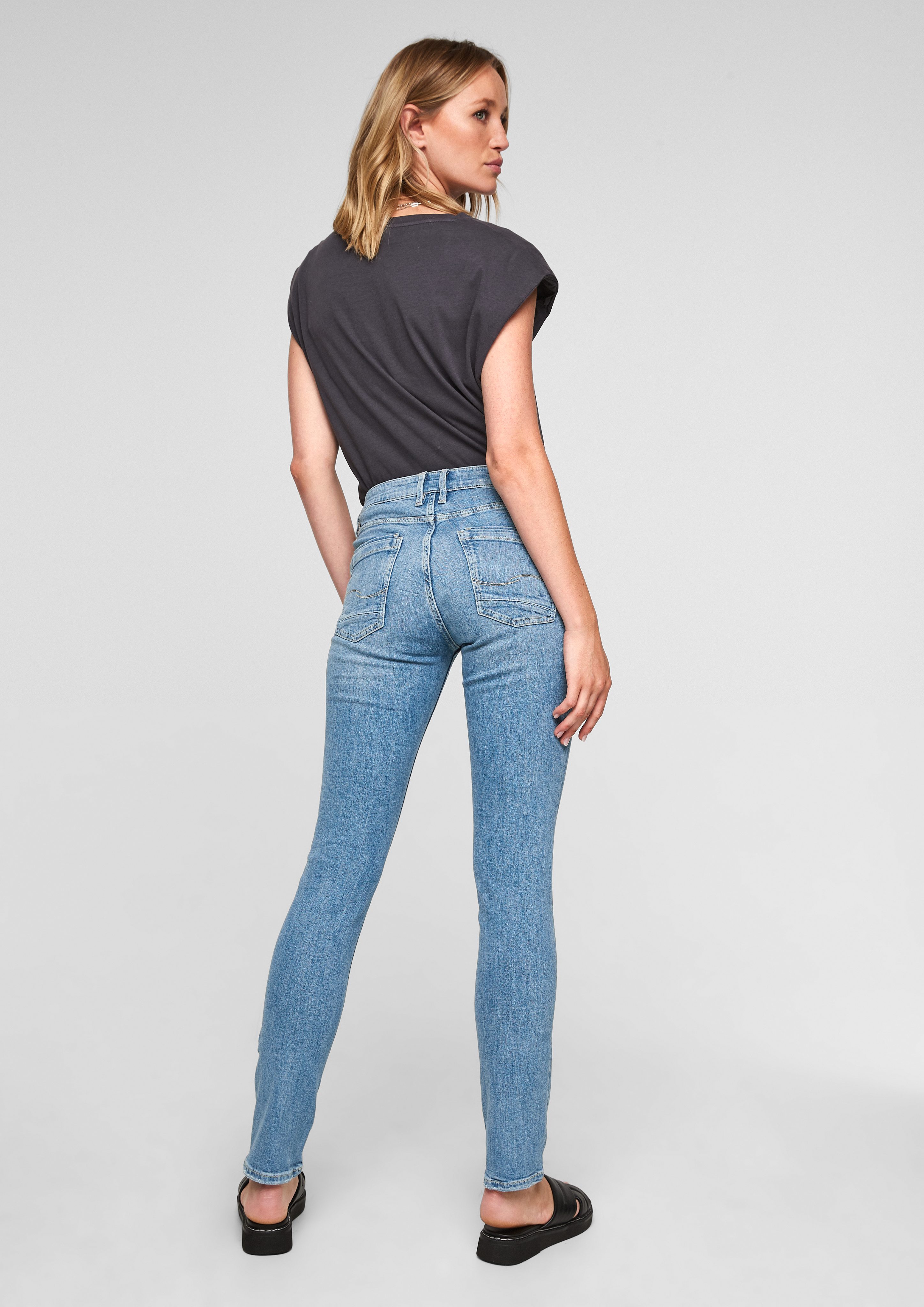 Destroyes, Slim: Stoffhose QS Slim leg-Jeans Leder-Patch, Waschung