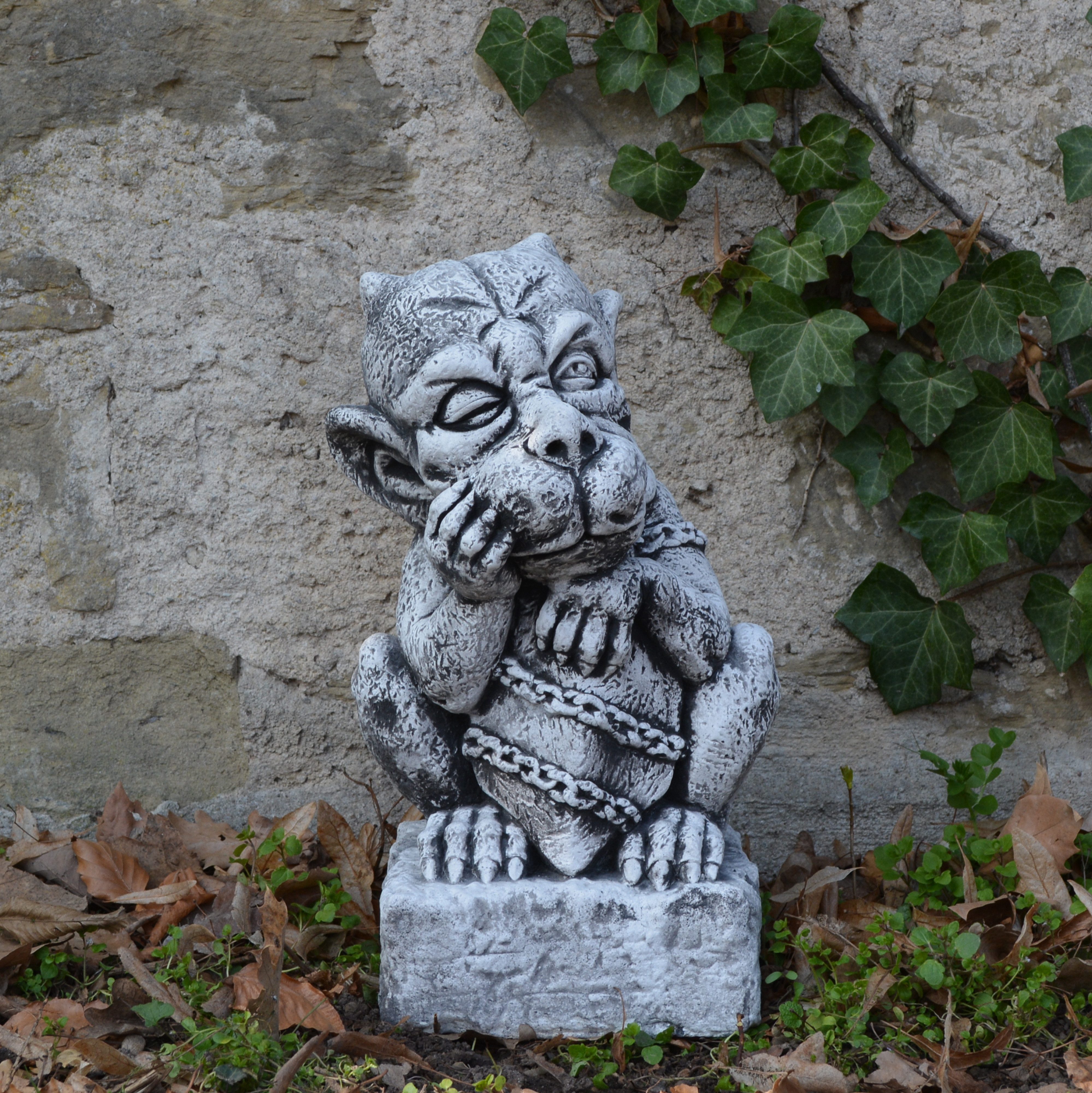 Gartenfigur Gargoyle auf Sockel, Steinfigur, H. 40 cm, 18 kg