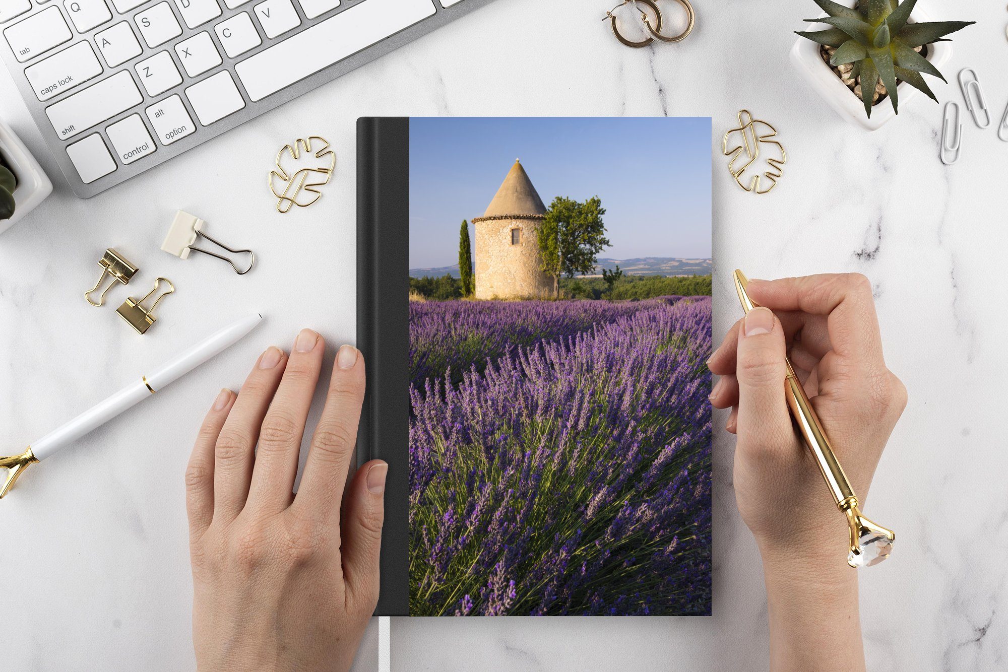 Notizbuch 98 Notizheft, A5, Seiten, Journal, Tagebuch, MuchoWow in Turm Lavendelfeld Frankreich, Merkzettel, auf einem Runder Haushaltsbuch