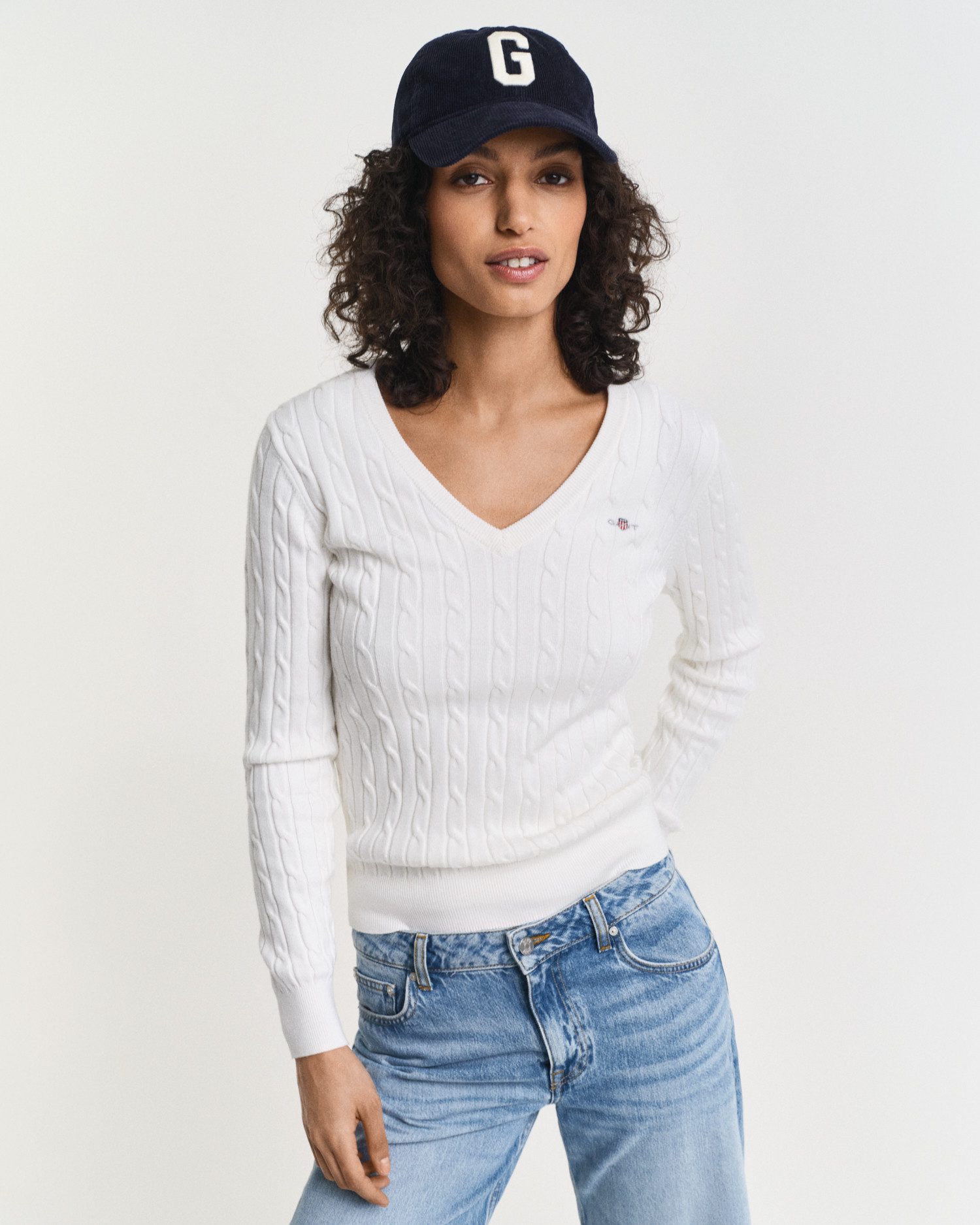Gant Вязаные свитера STRETCH COTTON CABLE V-NECK mit Logostickerei auf der Brust