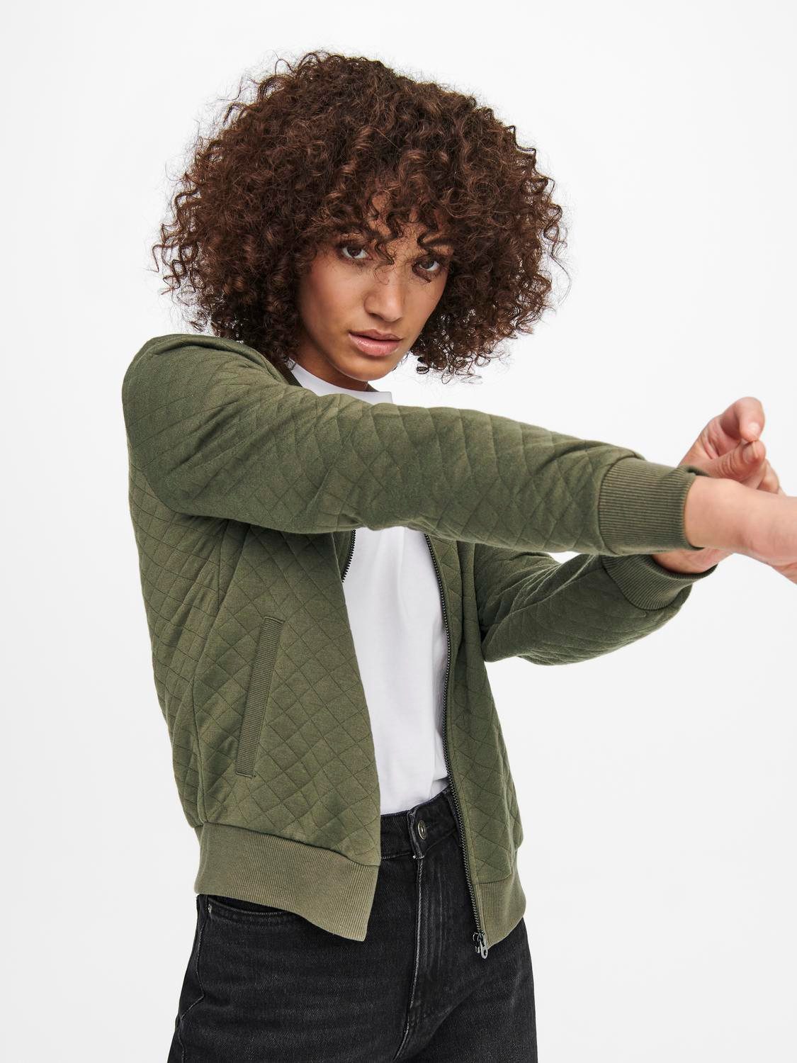 ONLY Sweatjacke ONLJOYCE L/S BOMBER SWT NOOS Polyester, regular fit