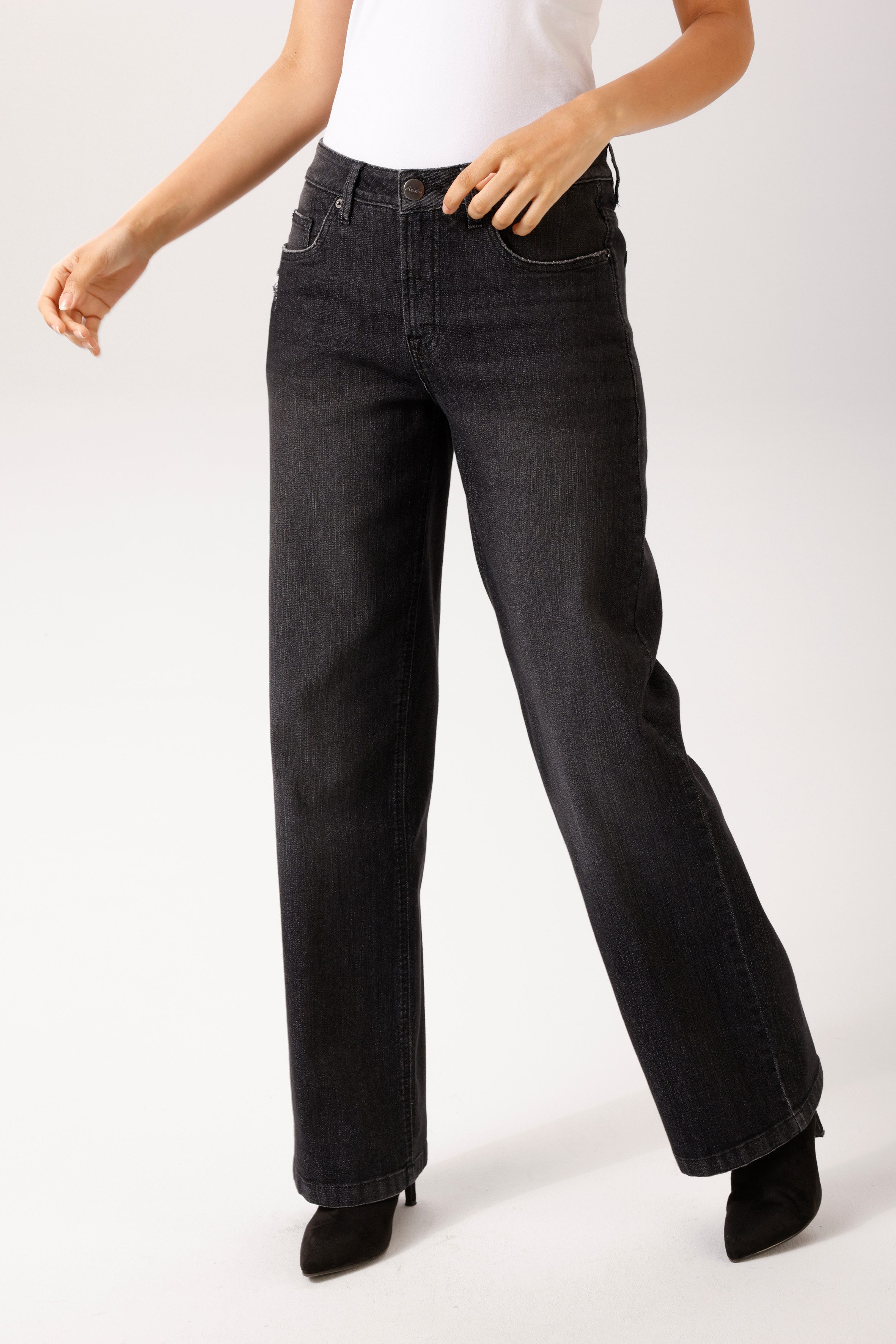 Aniston CASUAL Straight-Jeans mit trendig weitem Bein