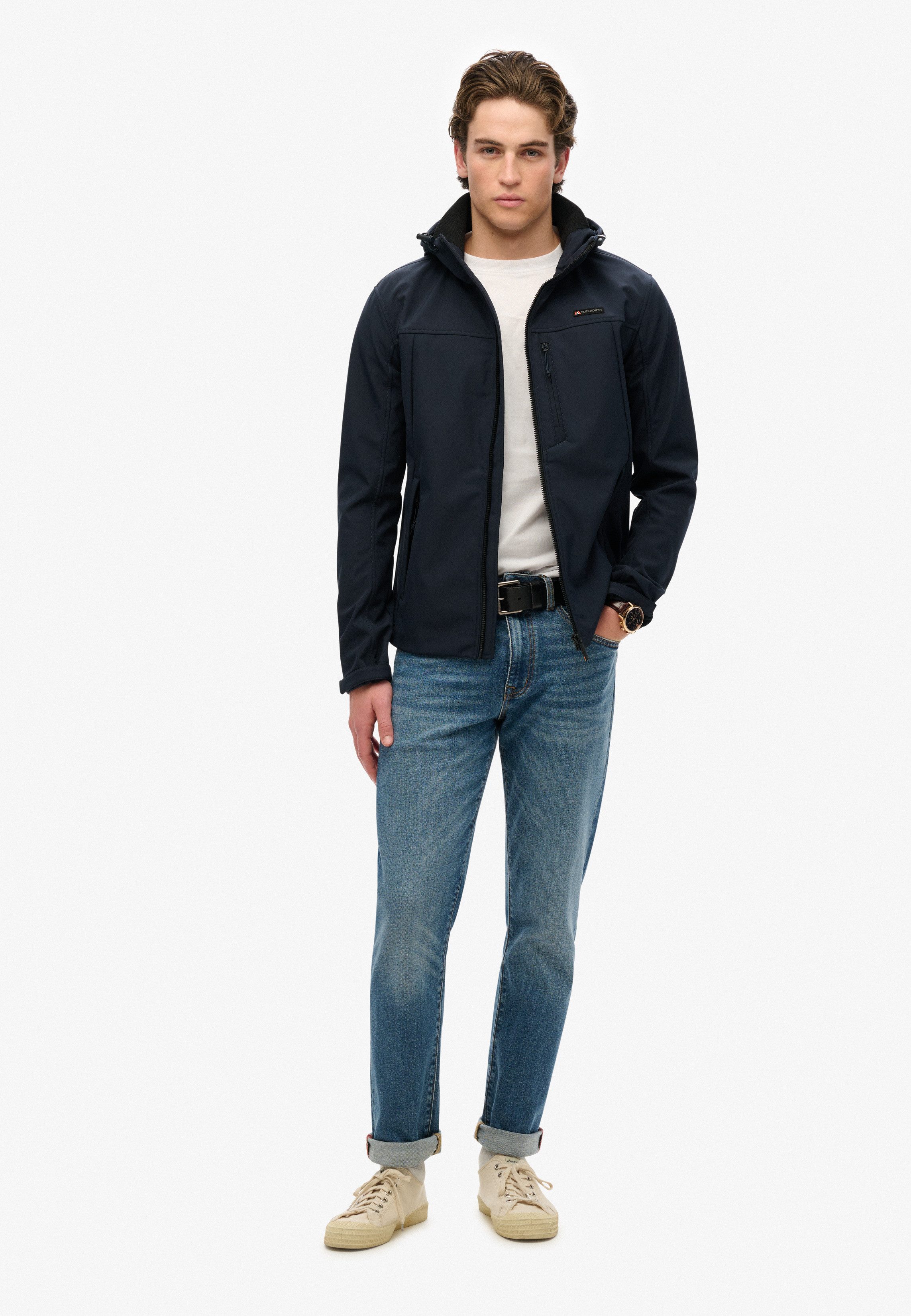 Superdry Outdoorjacke HOODED SOFT SHELL TREKKER JKT aus Polyester und Elasthan, elastischer Tragekomfort, pflegeleicht