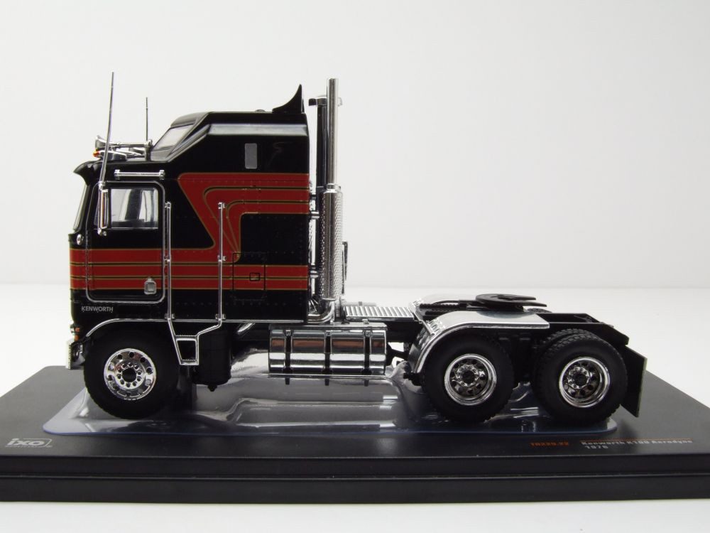 ixo Models Modellauto Kenworth K 100 Aerodyne Zugmaschine 1976 schwarz rot, Maßstab 1:43