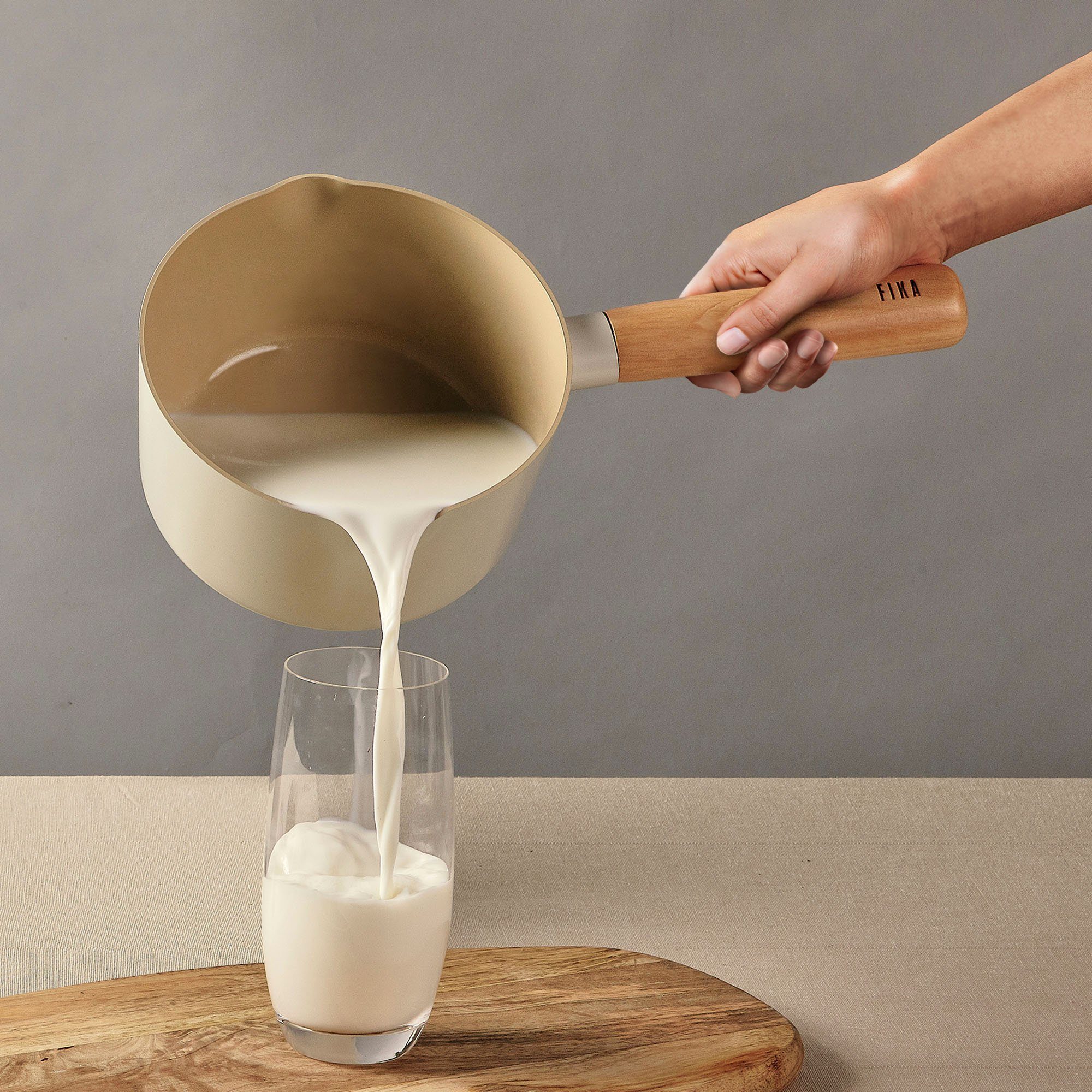 NEOFLAM® Milchtopf FIKA Milchtopf 16cm inkl. Glasdeckel, Aluminiumguss (1-tlg)