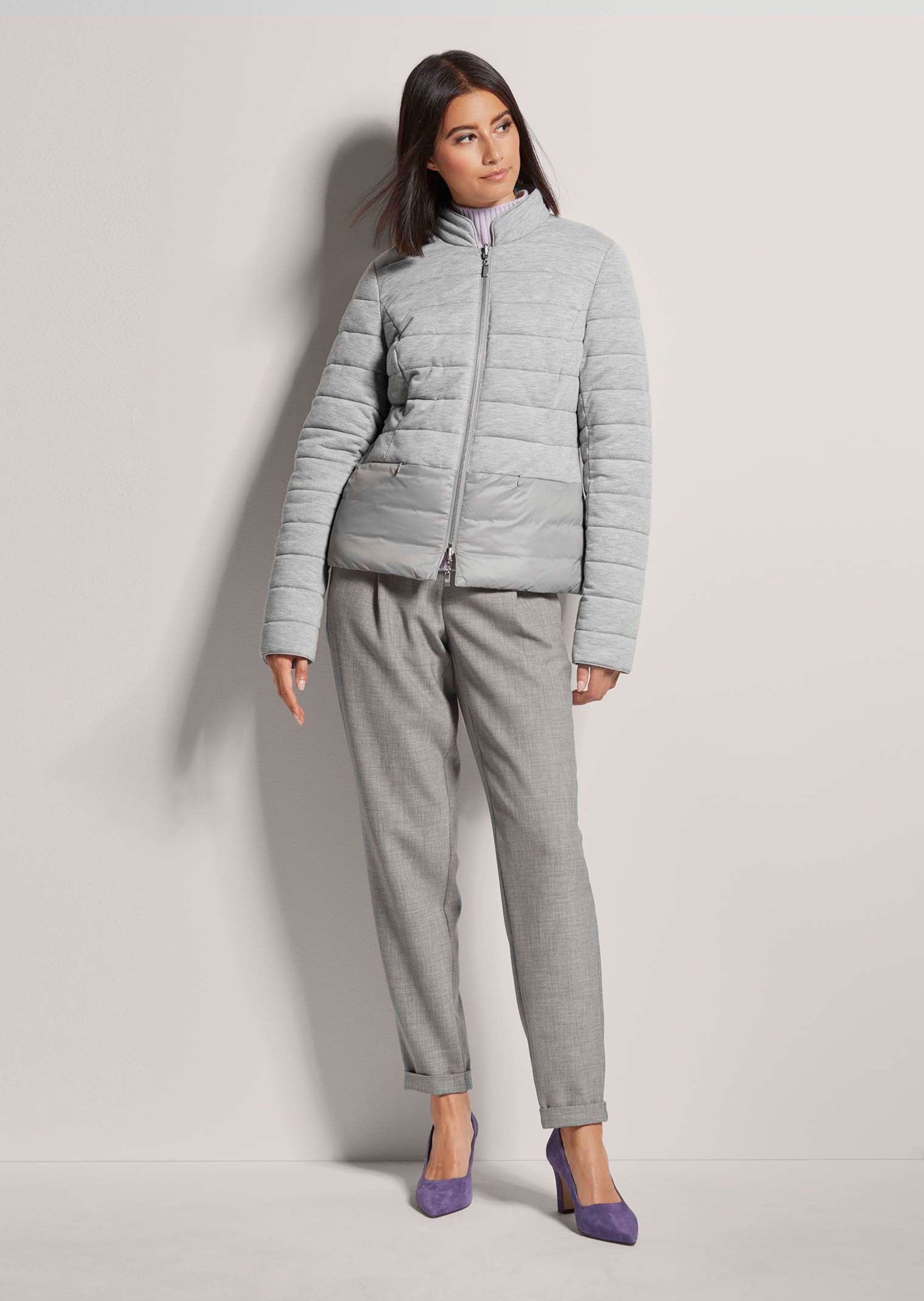 MADELEINE Steppjacke Feminine Wendesteppjacke, Material-Mix Gestreiftes Design, Stehbundkragen und praktischer Zipper
