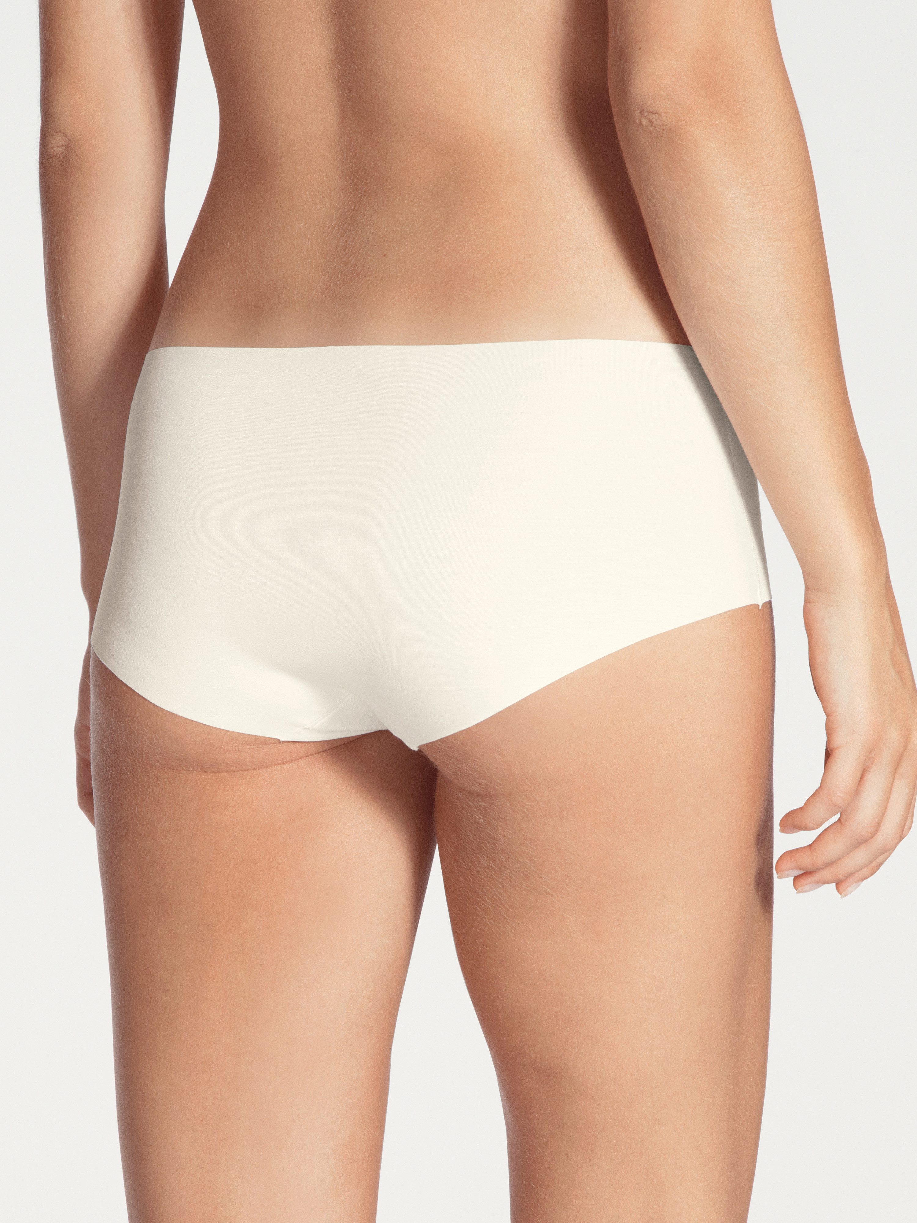 CALIDA Panty mit hüftiger Schnitt, seidig weich, atmungsaktiv, elastisch