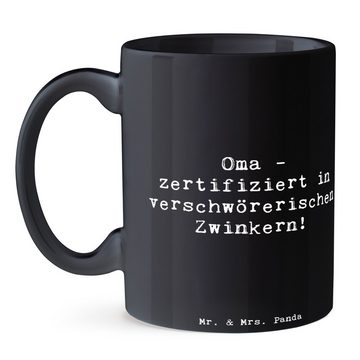 Mr. & Mrs. Panda Tasse Oma Zwinkern Experte - Schwarz - Geschenk, Kaffeebecher, Schwester, T, Keramik, Exklusive Motive
