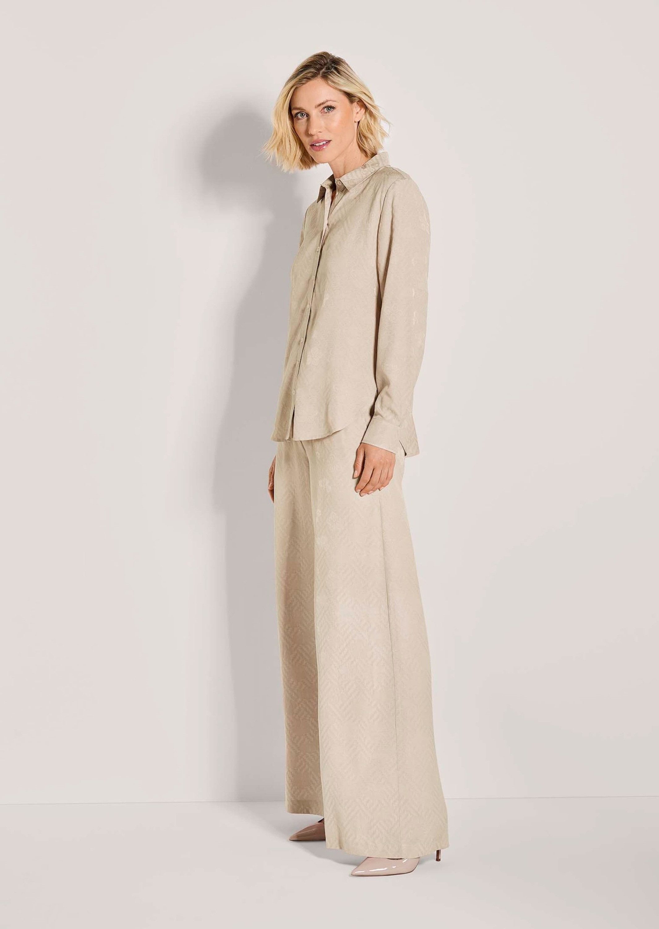 MADELEINE Hemdbluse Jacquardbluse mit zartem Muster Leichte Sommerbluse mit Hemdkragen, Knopfleiste und Langarm