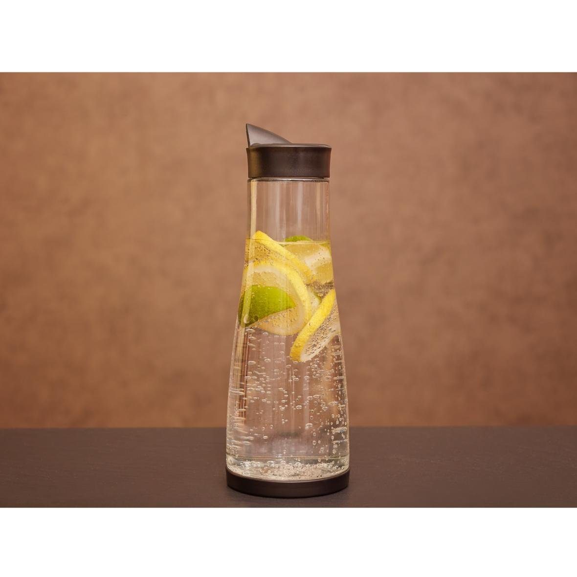 elasto Wasserkaraffe 1 Liter Karaffe mit Deckel und praktischem Ausgießer für zu Hause