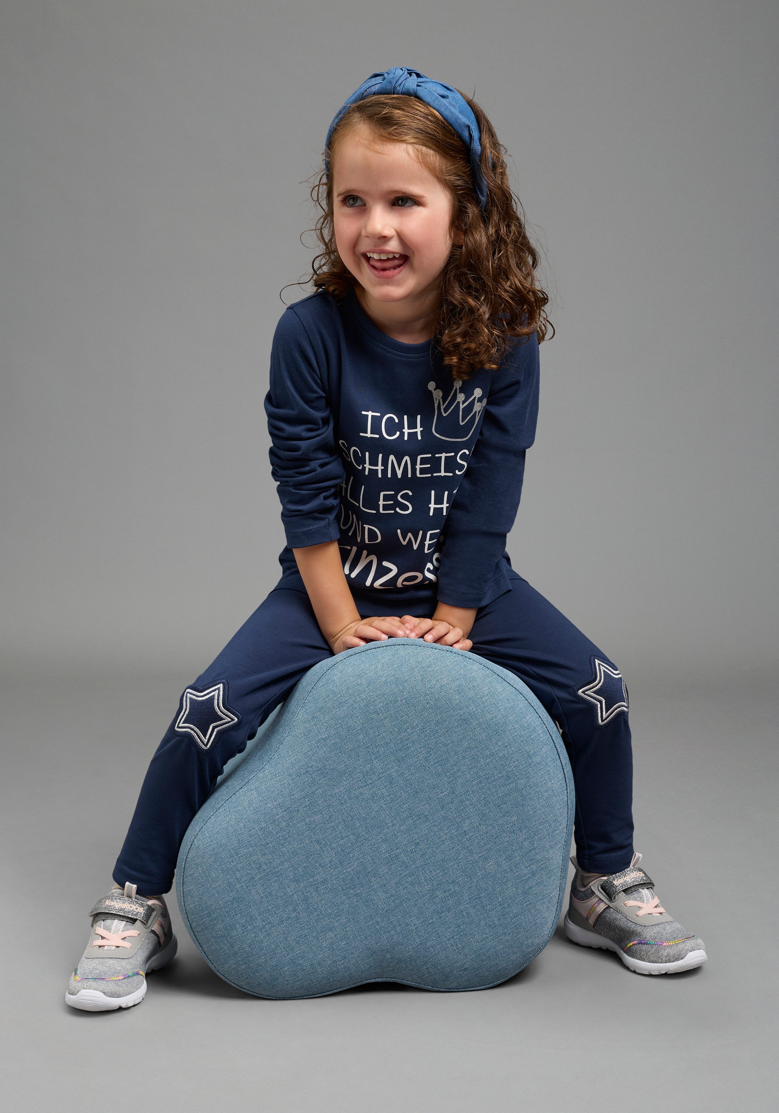 KIDSWORLD Langarmshirt Ich schmeiss alles hin und werd´ Prinzessin Sprücheshirt, langärmlig, Basic-Passform, mit Glitzerdruck – Bild 4 von 5