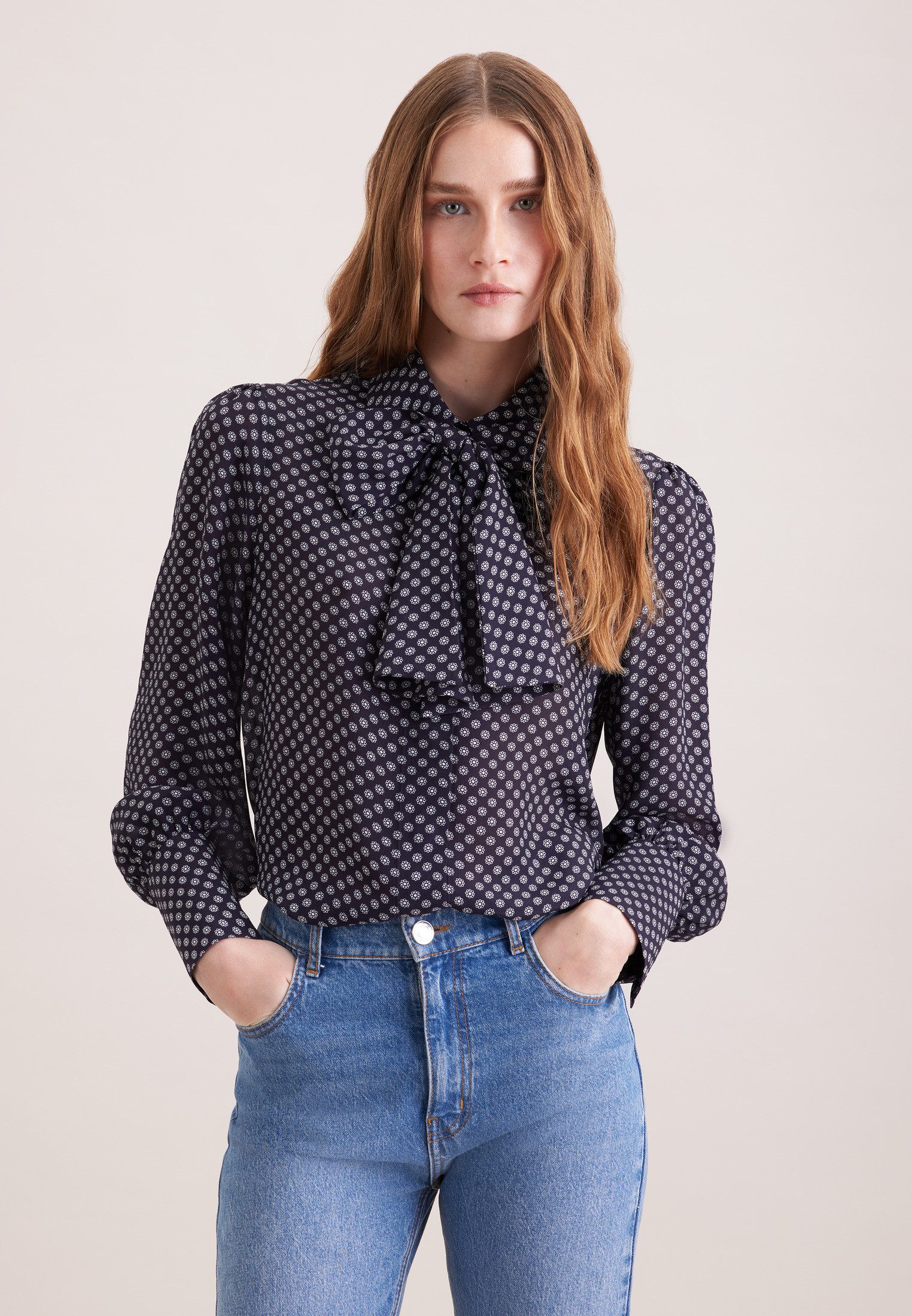 Klassische Bluse
