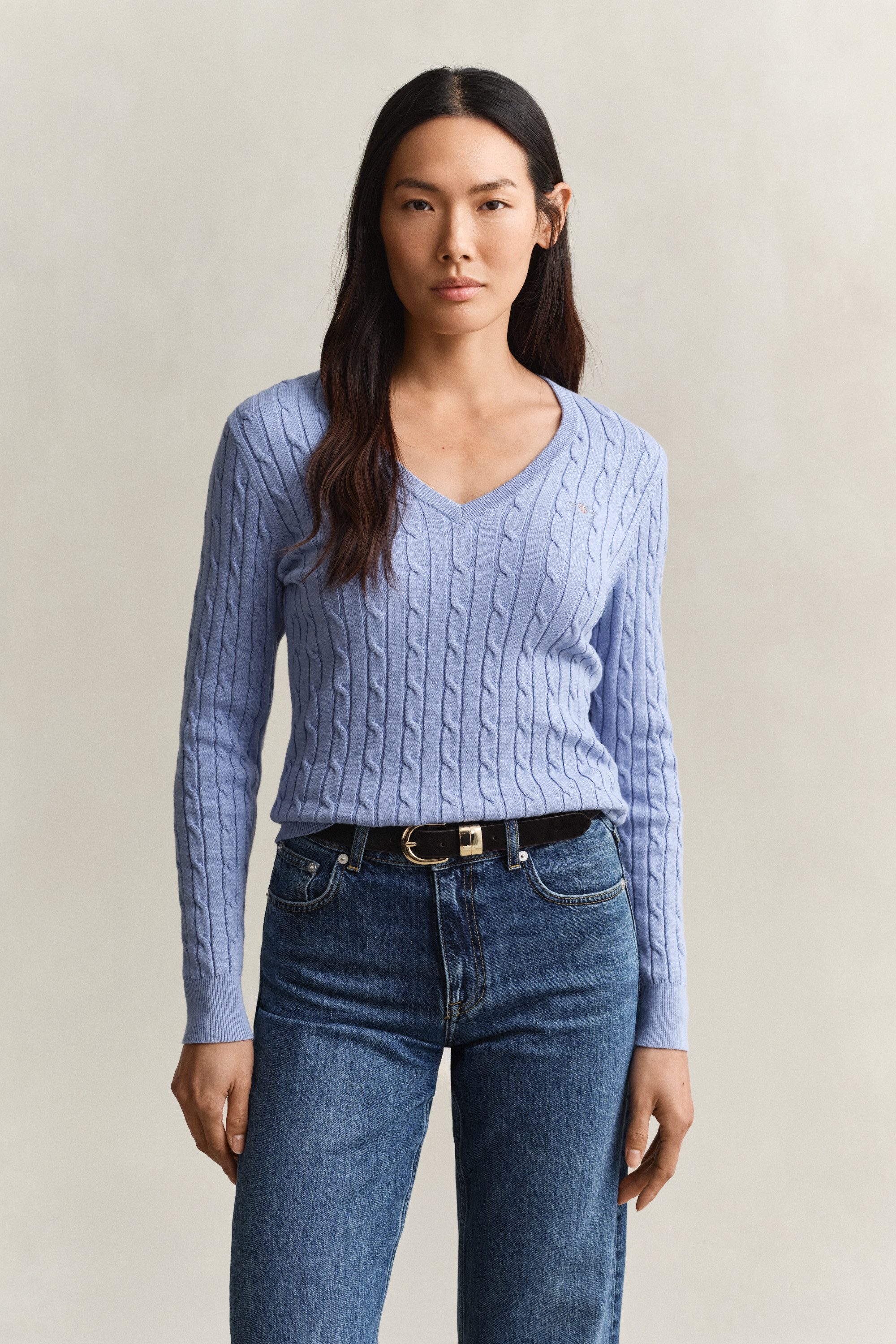 Gant Strickpullover STRETCH COTTON CABLE V-NECK mit Logostickerei auf der Brust