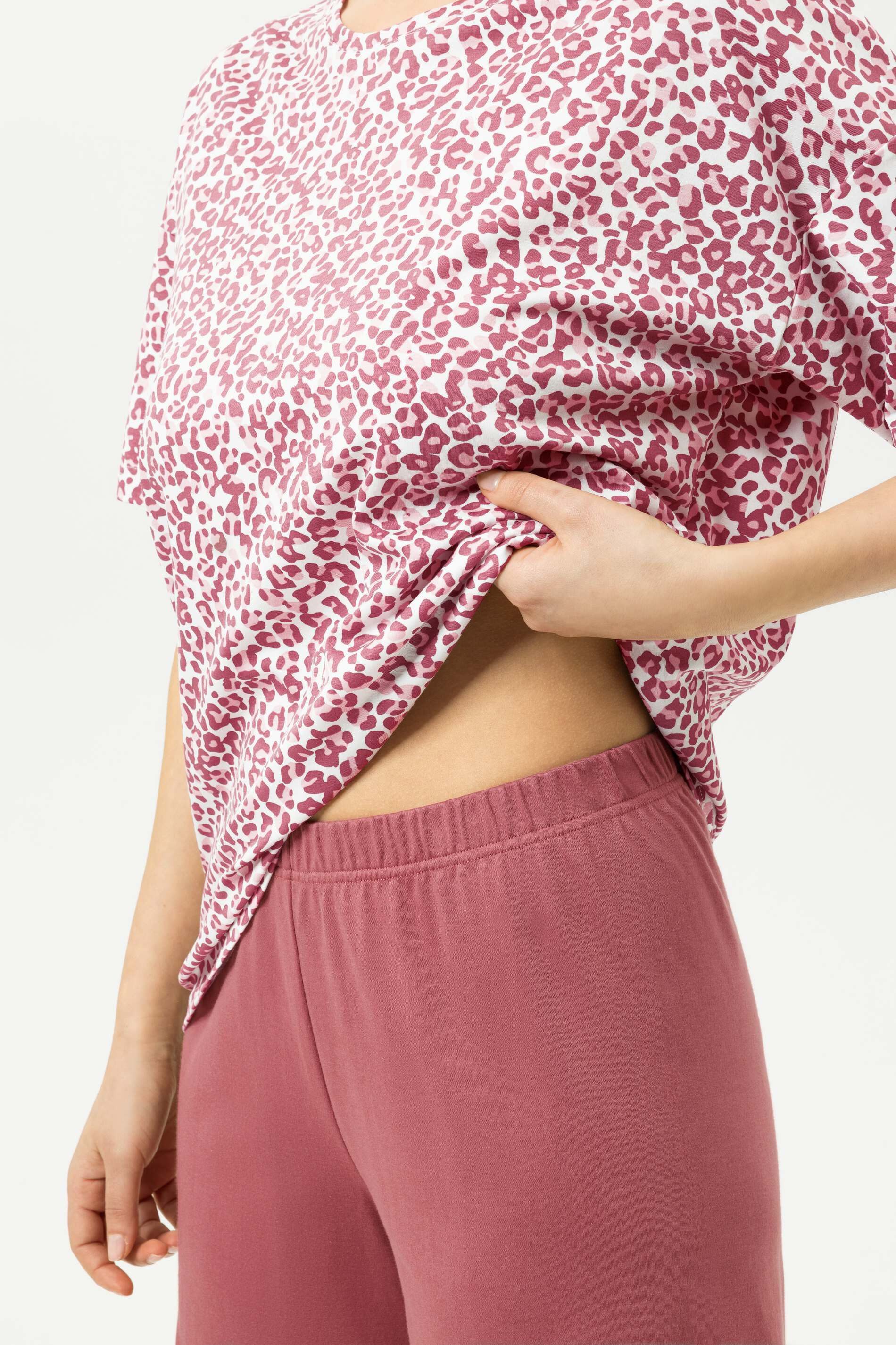 Mey Schlafanzug Mey Anzug kurz Serie Sleepy Leo mit Print Pyjama (2 tlg) Reine Baumwolle, Jersey-Qualität, purer Komfort