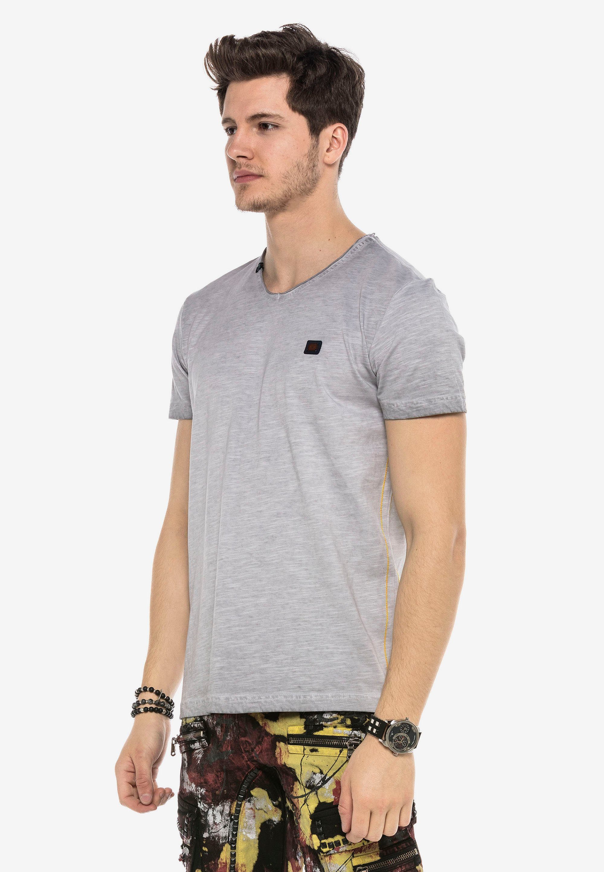 Cipo & T-Shirt Baxx grau mit Logo-Patch kleinem