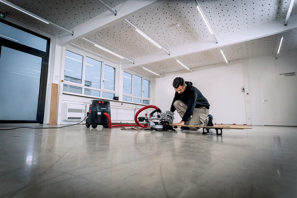 metabo Kapp- und Gehrungssäge KGS 216 M Set, Kappsäge mit 2. Hartmetall-Sägeblatt im Karton