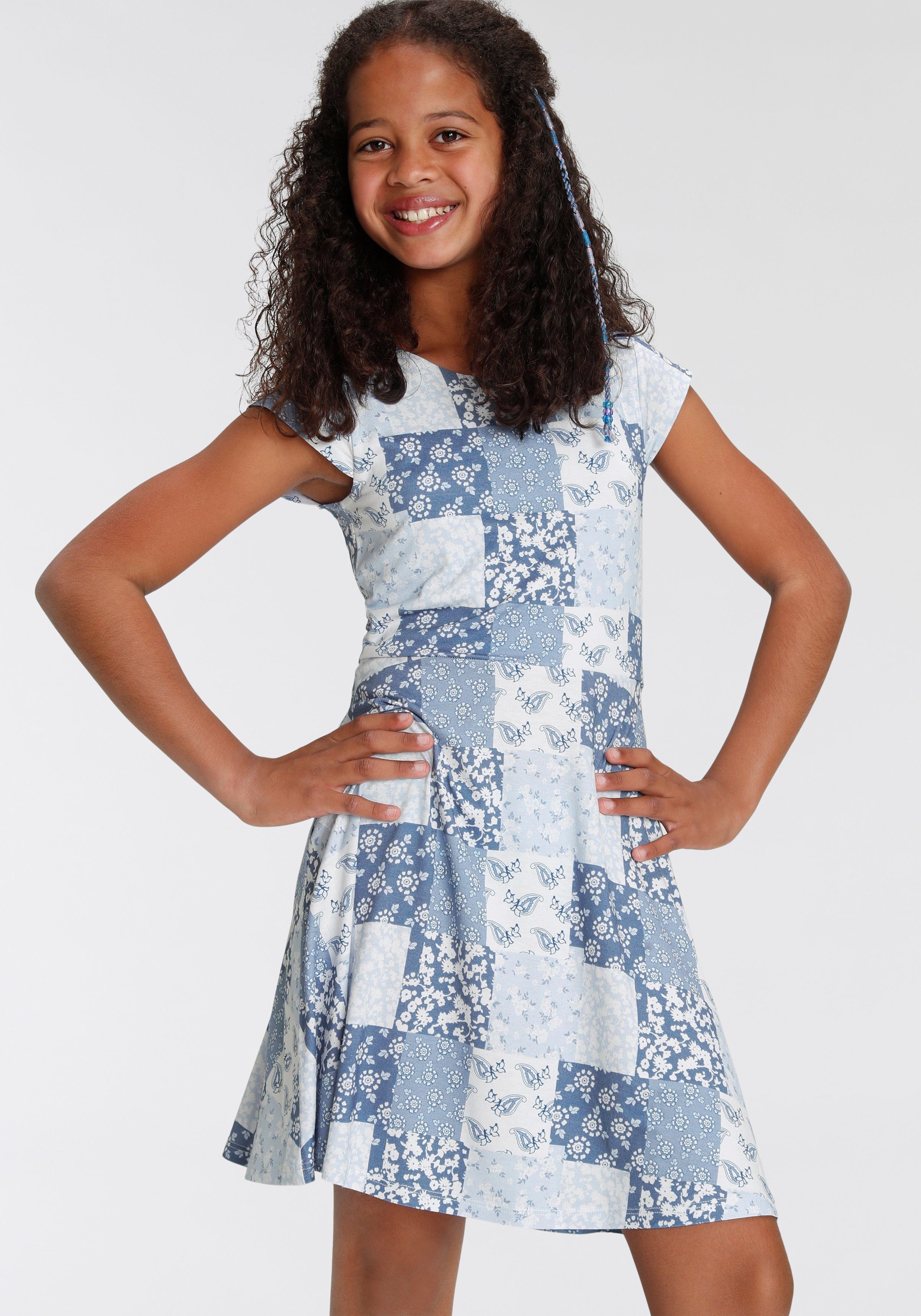 Jerseykleid KIDSWORLD mit Patchwork Blumen bedruckt