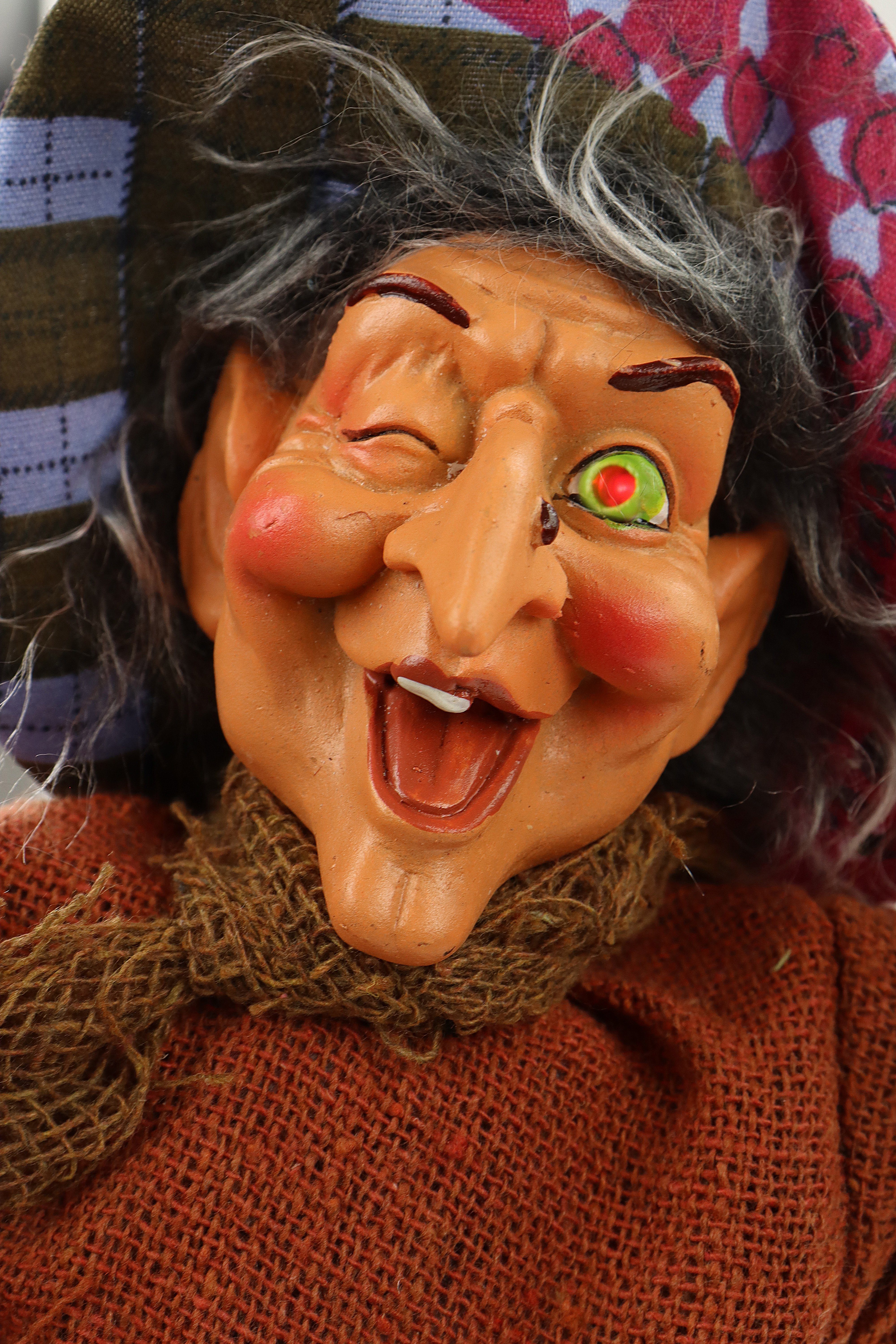 ELLUG Dekofigur 2er Set Halloween Hexe mit blinkendem Leuchtauge zum Hängen günstig online kaufen