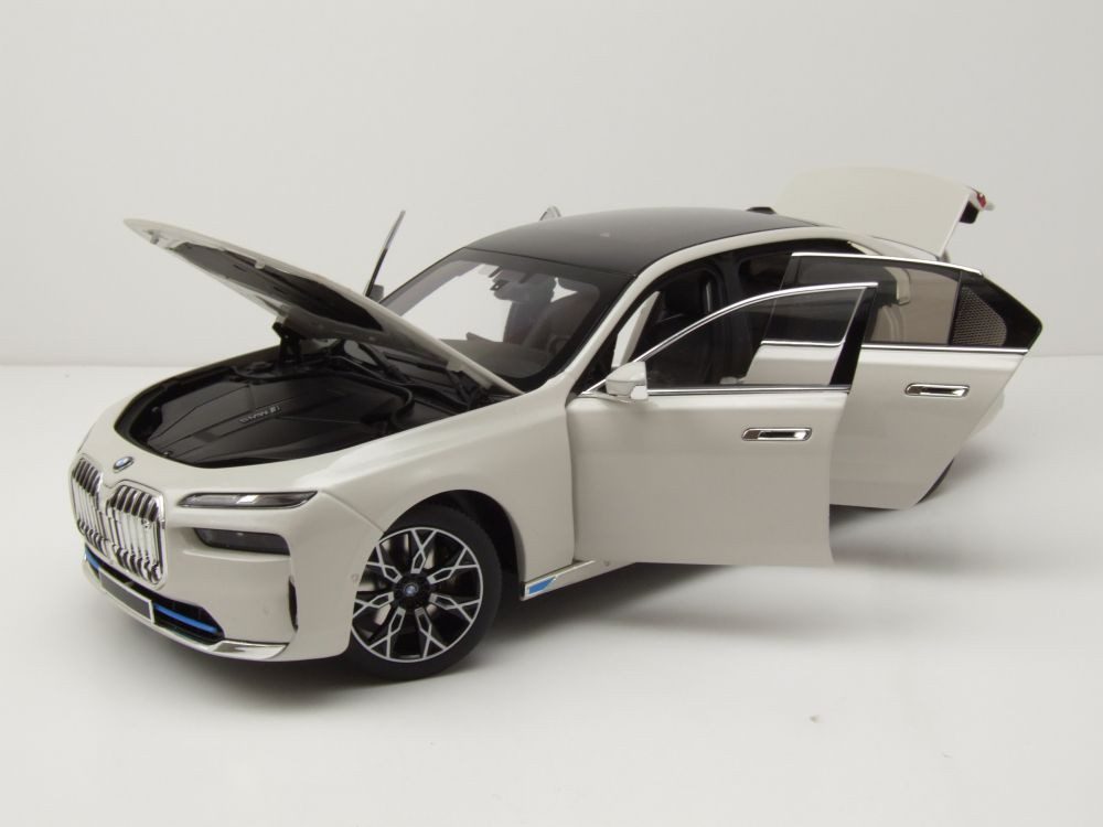 Minichamps Modellauto BMW i7 2022 weiß metallic, Maßstab 1:18