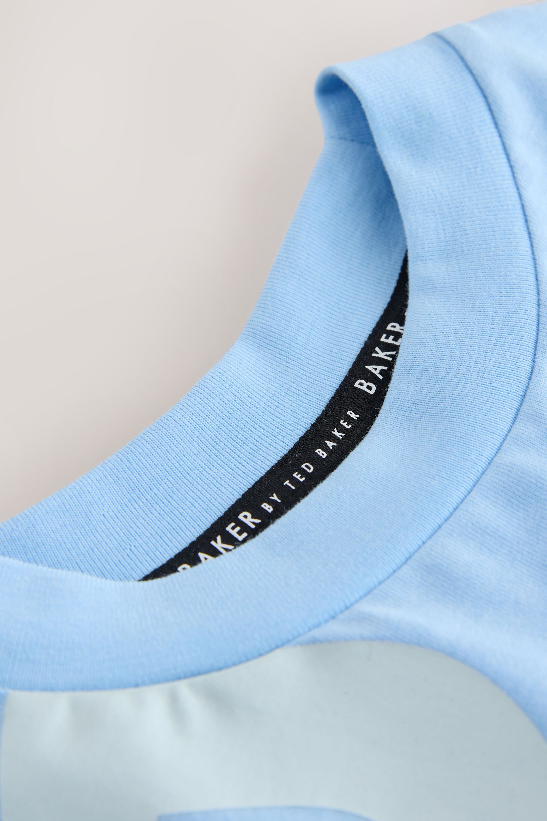 Baker by Ted Baker T-Shirt Baker by Ted Baker T-Shirt mit Buchstabengrafik (1-tlg)