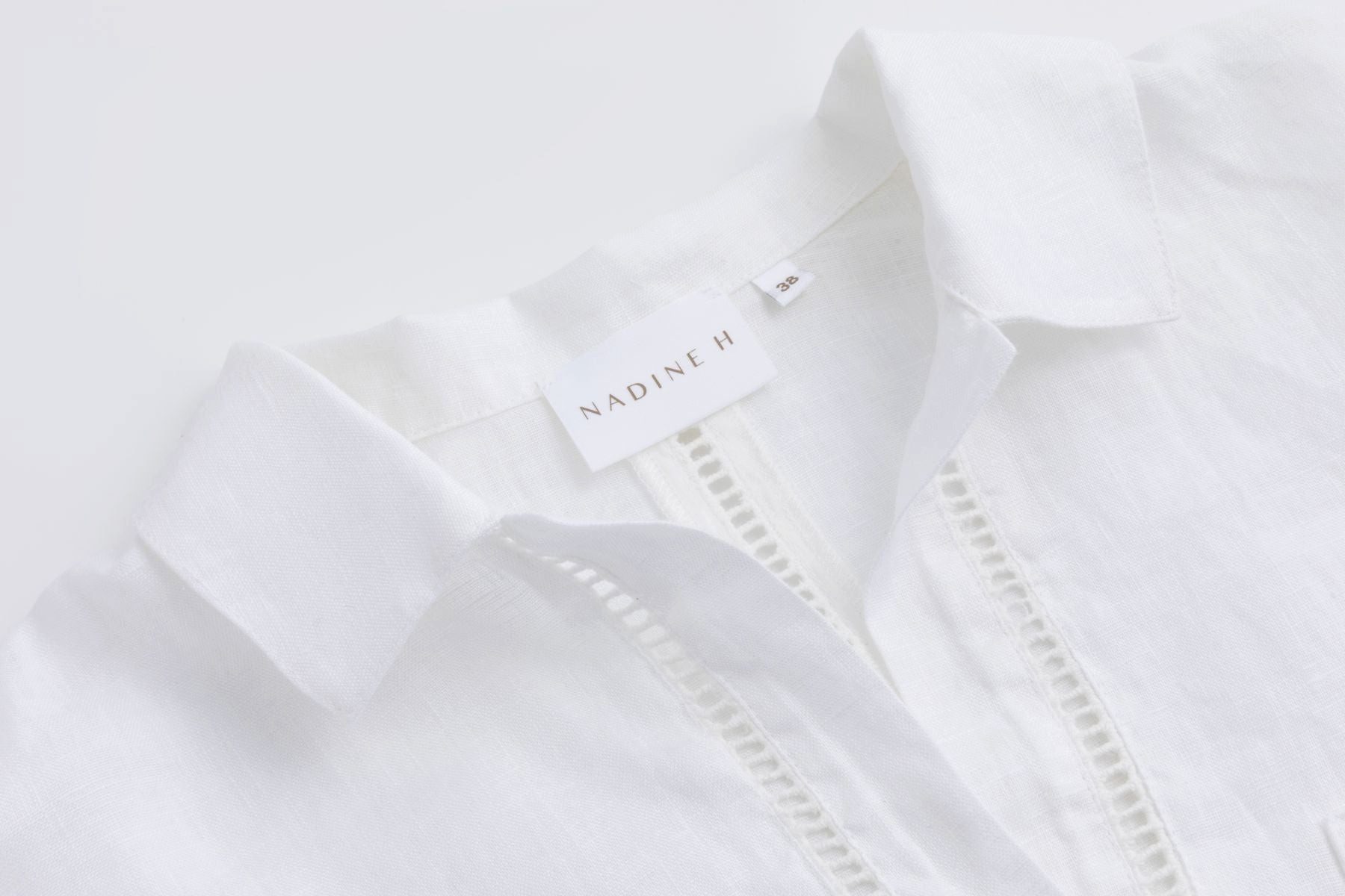 NADINE H Blusenshirt Nadine H Leinenbluse mit V-Ausschnitt und feiner Lochstickerei in