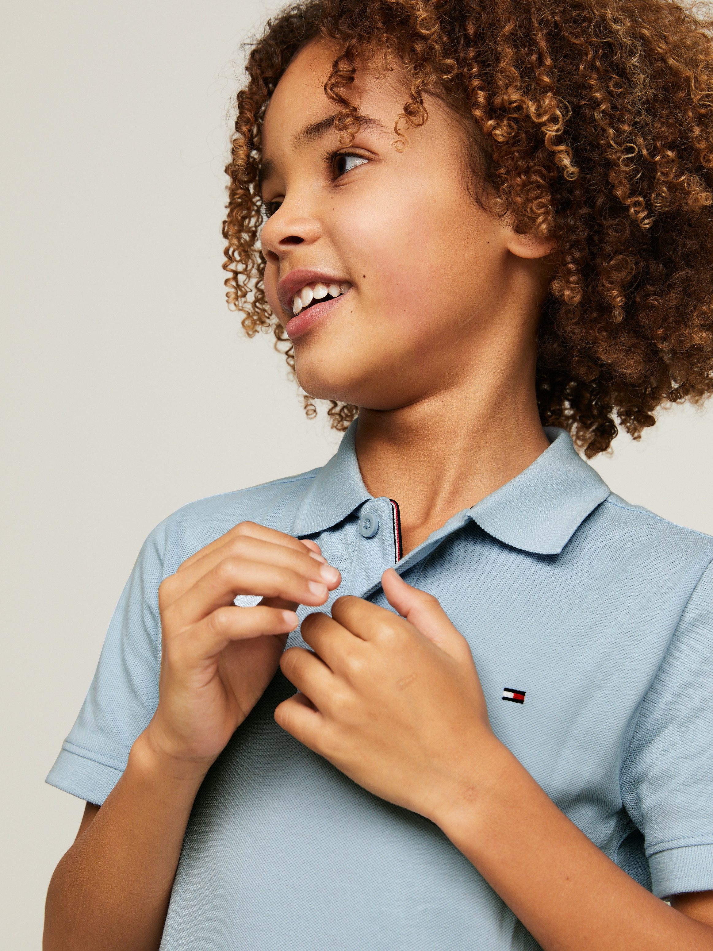 Tommy Hilfiger Poloshirt FLAG POLO SS mit Logostickerei