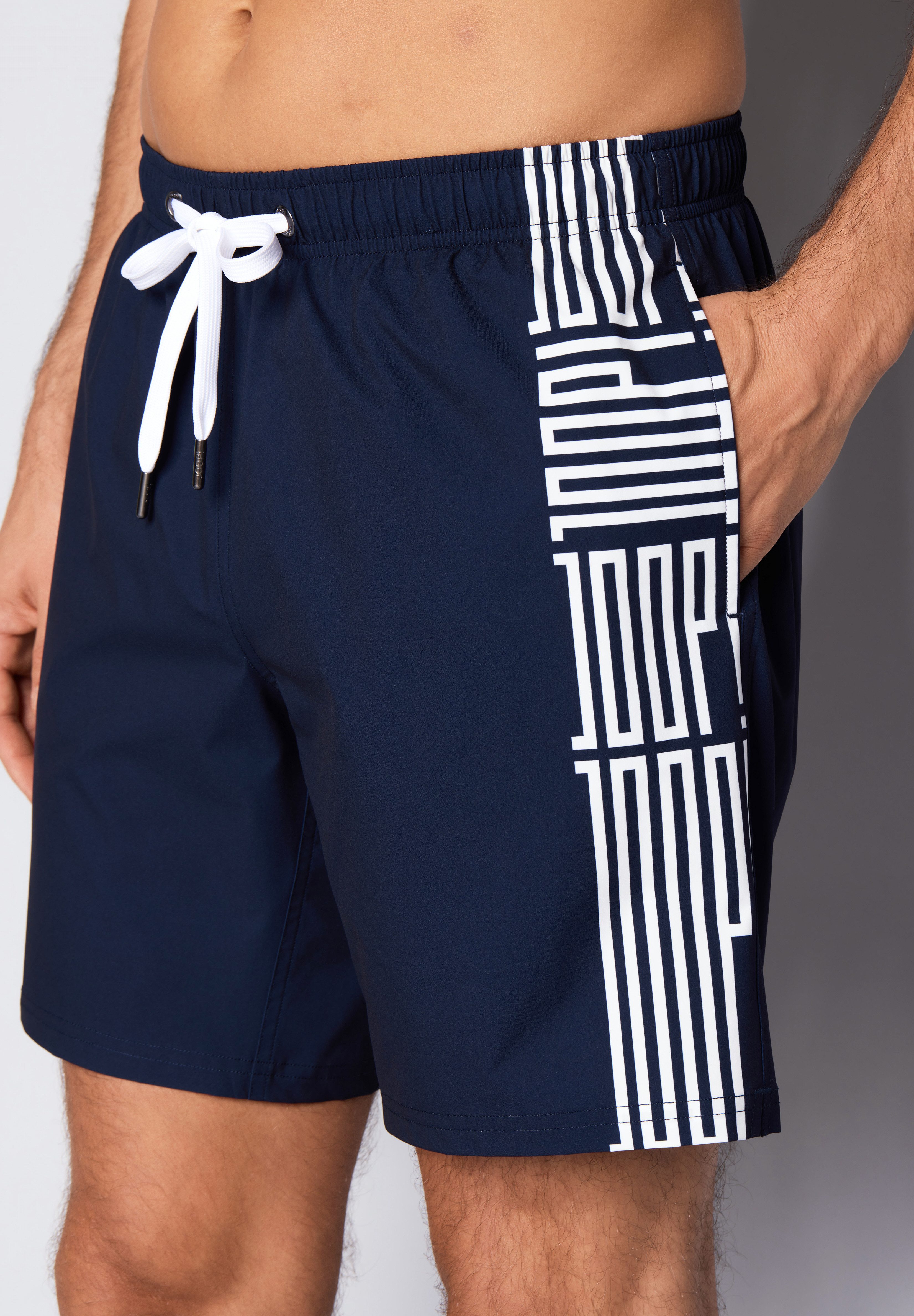 JOOP! Badeshorts Deco Logo Placement mit seitlichen Taschen und großem Wording