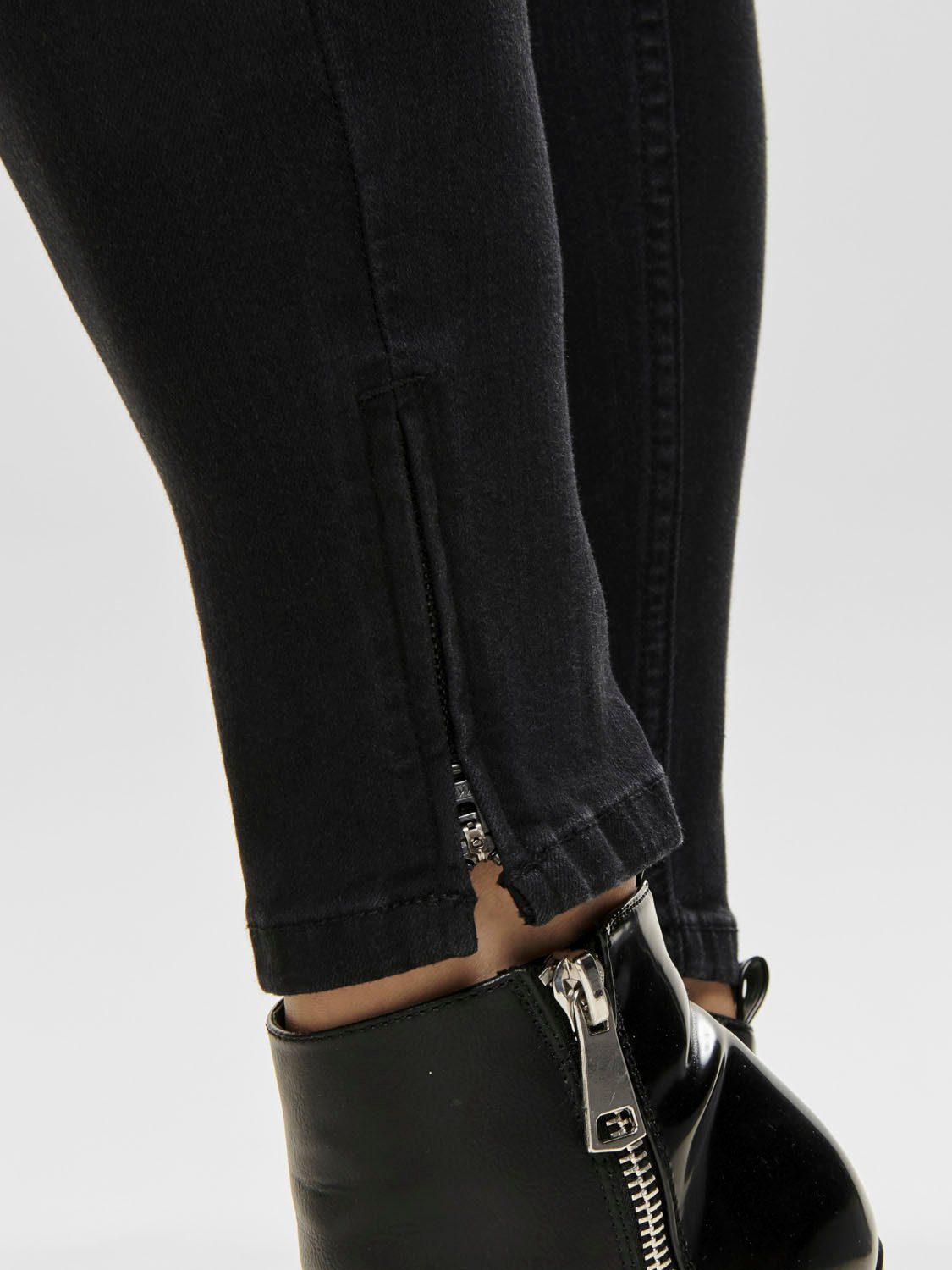 ONLY CARMAKOMA Skinny-fit-Jeans CARKARLA REG SK ANKLE ZIP JNS mit Reißverschluss am Beinabschluss