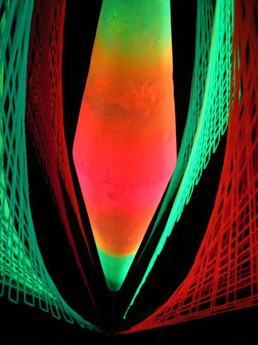 PSYWORK Dekoobjekt Schwarzlicht 85cm, "Neon unter leuchtet Cone", Raute Fadendeko Schwarzlicht 3D StringArt UV-aktiv