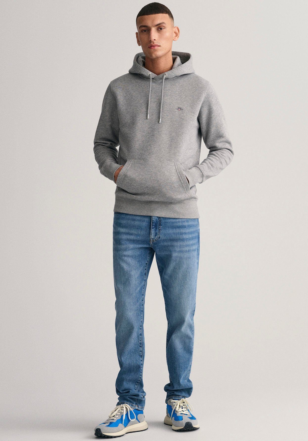 Gant Hoodie REG SHIELD Brust Logostickerei auf der grey melange mit HOODIE