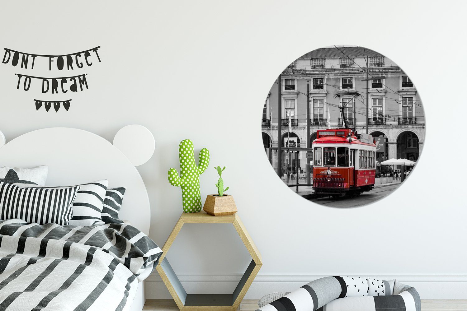 Rundes einer Wohnzimmer, Wandschmuck, St), Schwarz-Weiß-Foto wandbild Straßenbahn, roten cm Wandkreis, (1 Gemälde 90x90 für MuchoWow mit