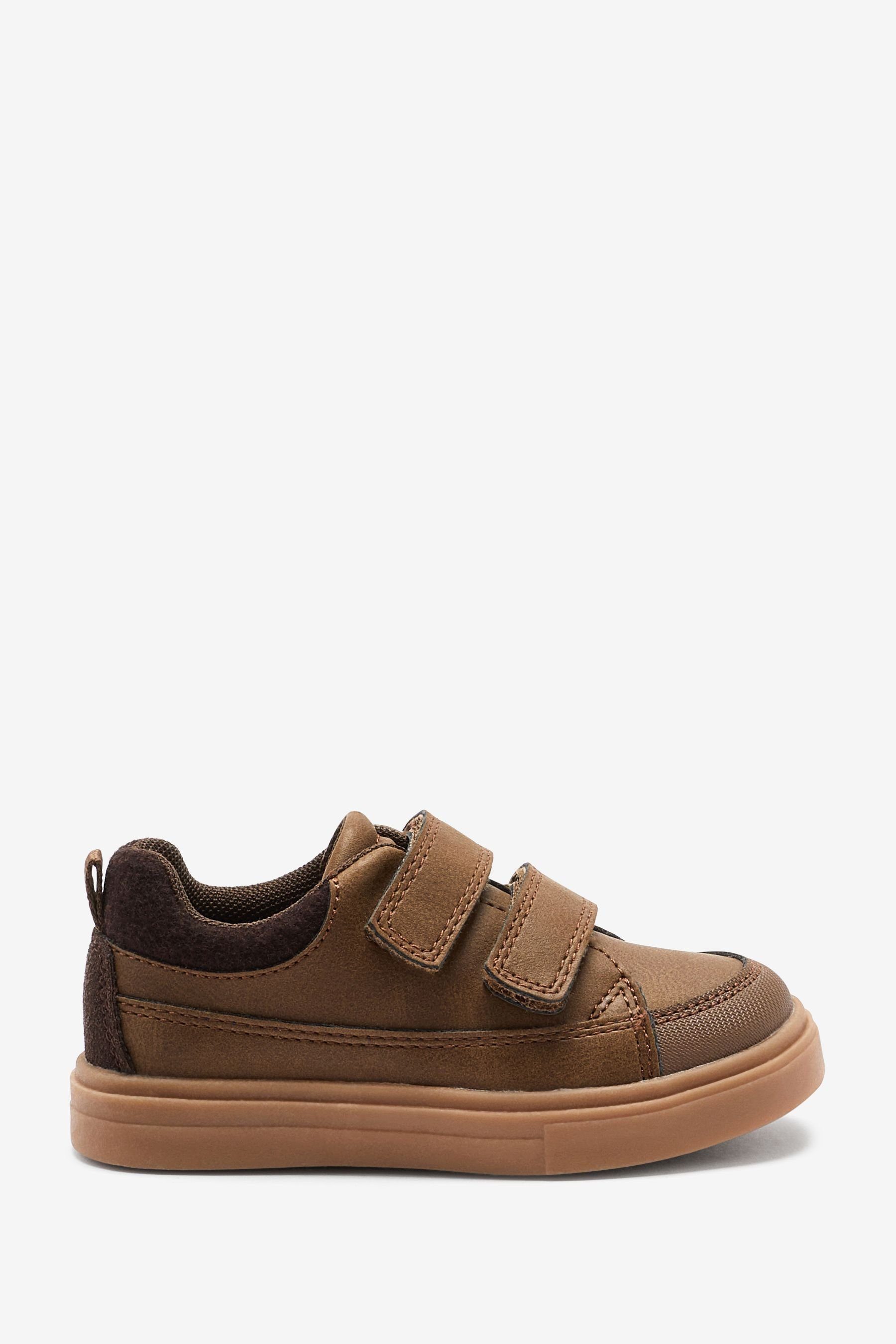 Next Schuhe mit Smart Strap Klettverschluss Sneaker (1-tlg) Tan Brown