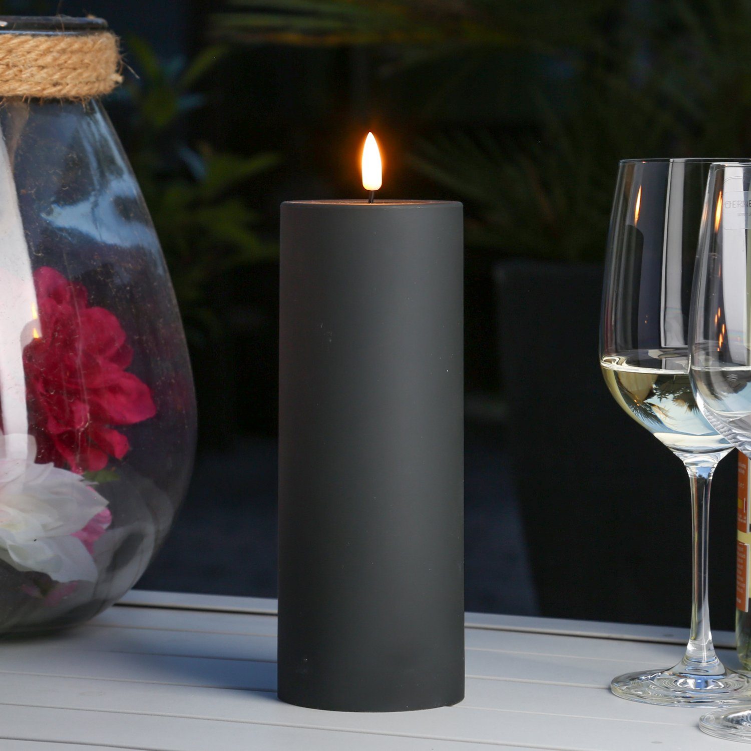 Deluxe Homeart LED-Kerze MIA für Außen 3D Flamme flackernd H: 20cm D: 7,5cm outdoor schwarz (1-tlg)
