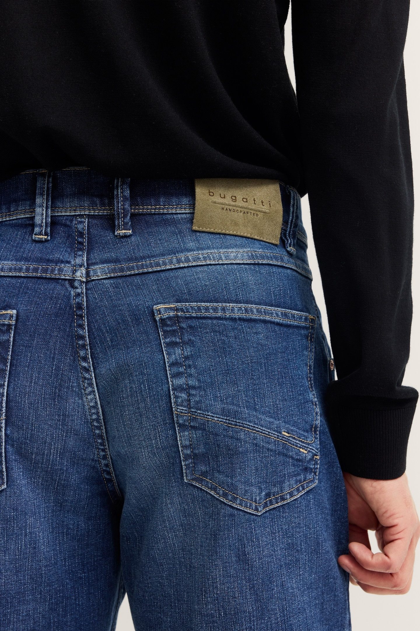 bugatti 5-Pocket-Jeans Tapered Fit aus Stretch Handcrafted Denim