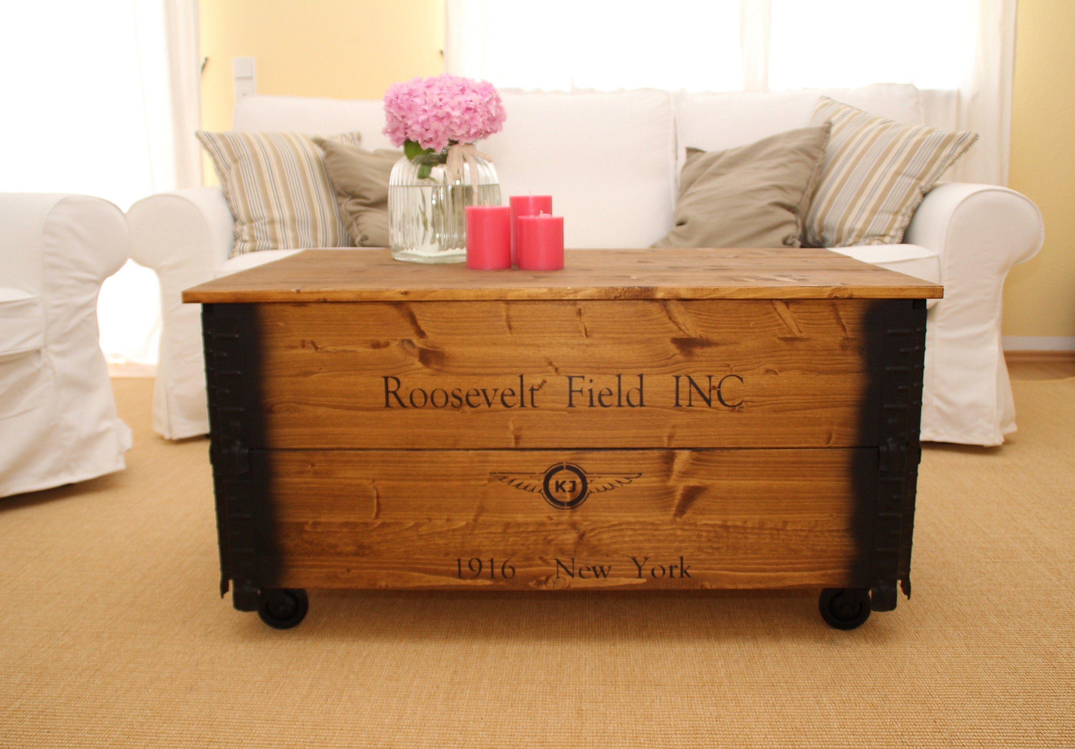 Uncle Joe´s Couchtisch, im Truhen-Design