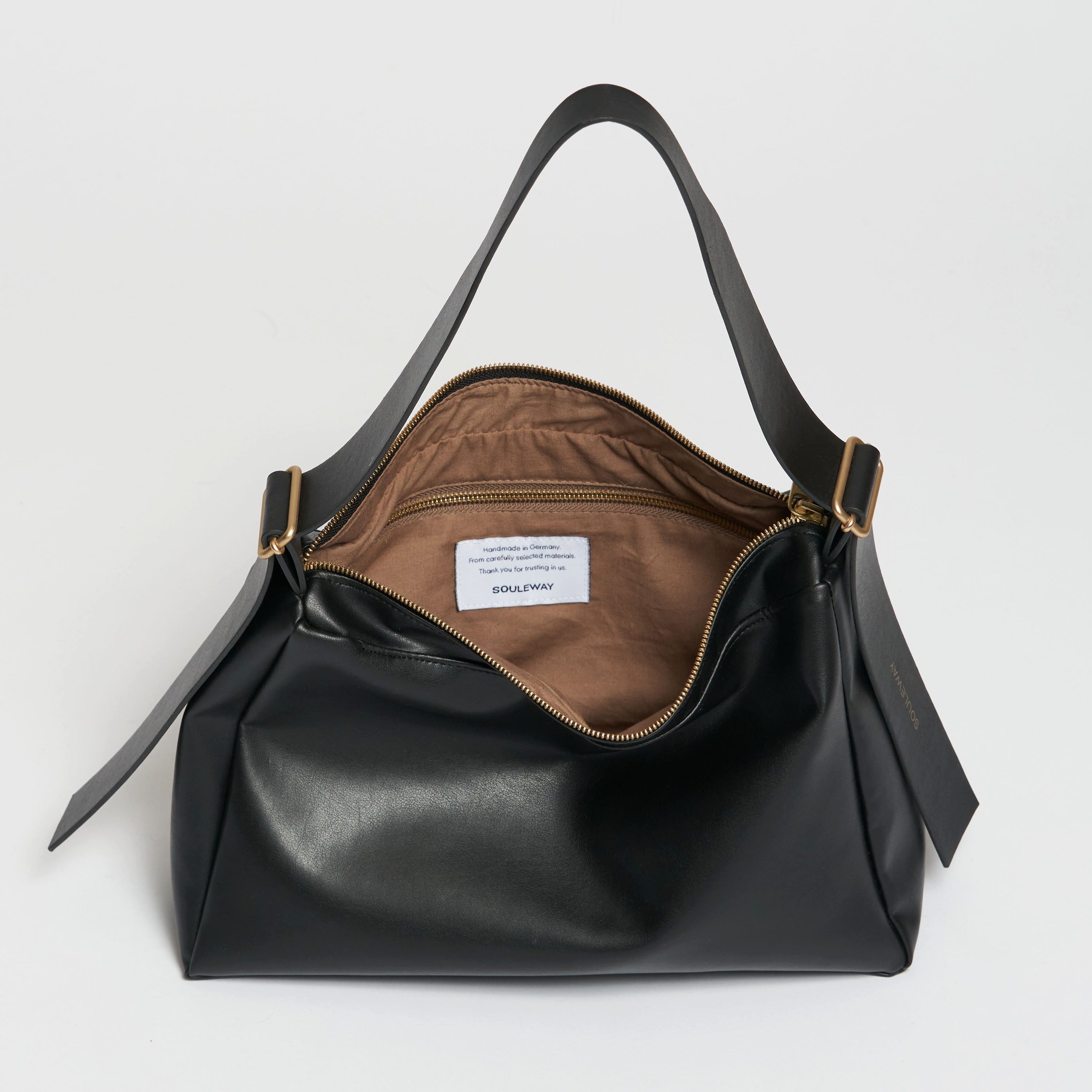 Souleway Handtasche Slouchy Shoulder Bag - made of vegan olive leather Oleatex, Hergestellt in Deutschland, wasserabweisend