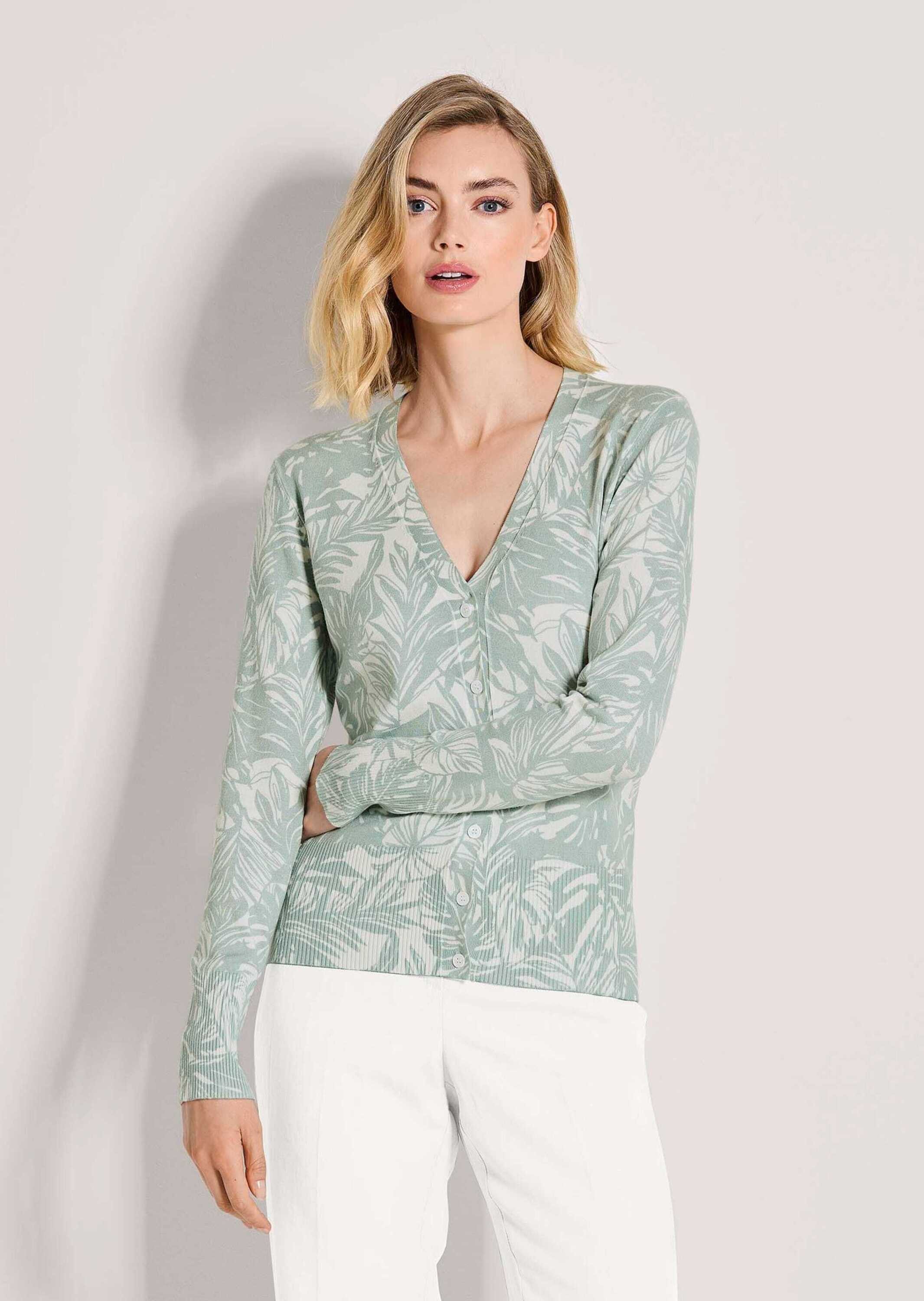 MADELEINE Strickjacke Elegante Feinstrickjacke mit Print, V-Ausschnitt Sommerliche Viskose-Jacke mit zartem Allover-Print, Knopfleiste