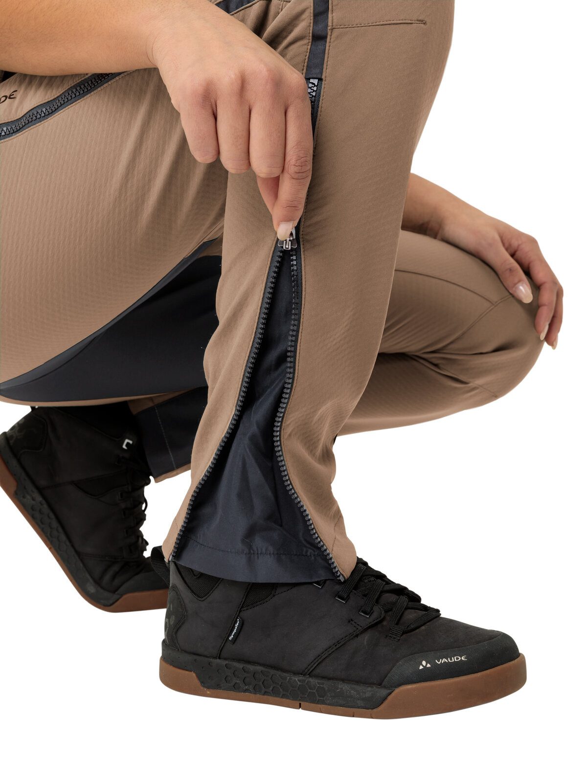 VAUDE Softshellhose Women's Qimsa Softshell Pants II für Radsport und Outdoor-Aktivitäten, mit Reflexelementen