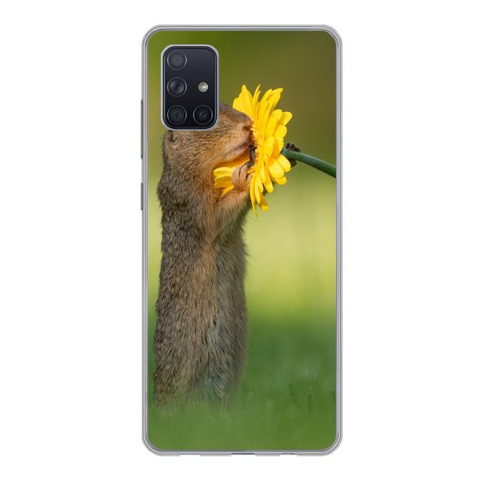 MuchoWow Handyhülle Eichhörnchen schnüffelt an einer gelben Blume von Fotograf Dick van Phone Case Handyhülle Samsung Galaxy A71 Silikon Schutzhülle