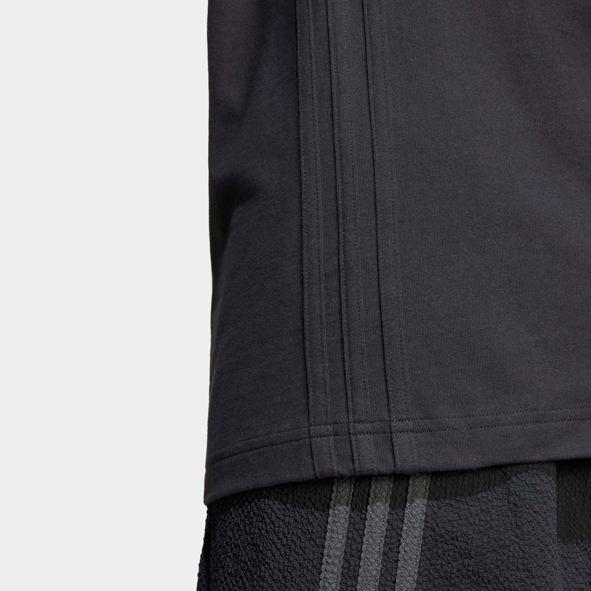adidas Originals T-Shirt FRONT 3-STREIFEN mit V-Ausschnitt, seitlich versetzte 3-Streifen, aus 100 % Baumwolle