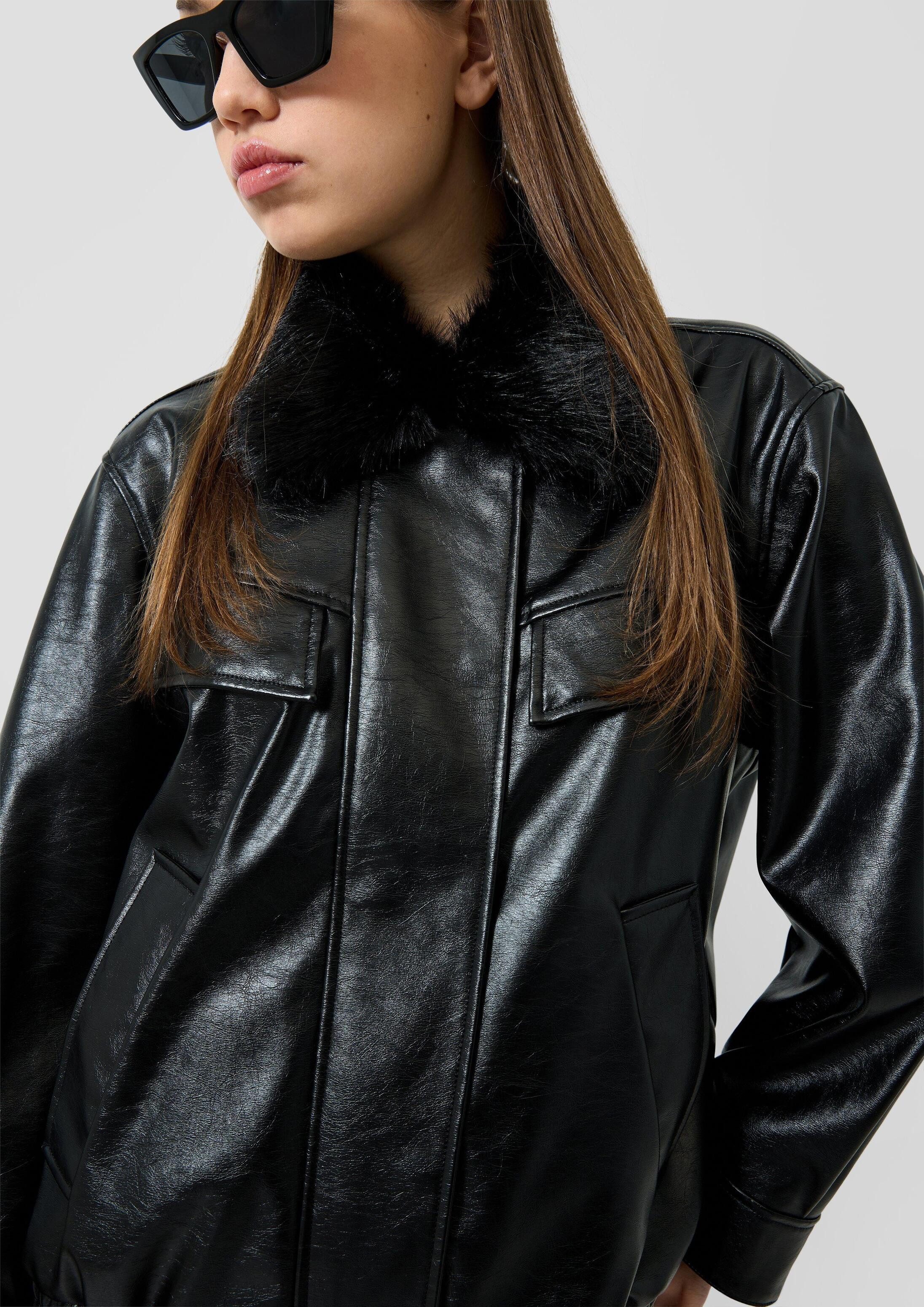 QS Funktionsjacke Outdoor-Jacke Jacke in Lederoptik mit abnehmbaren Fellkragen – Bild 4 von 5