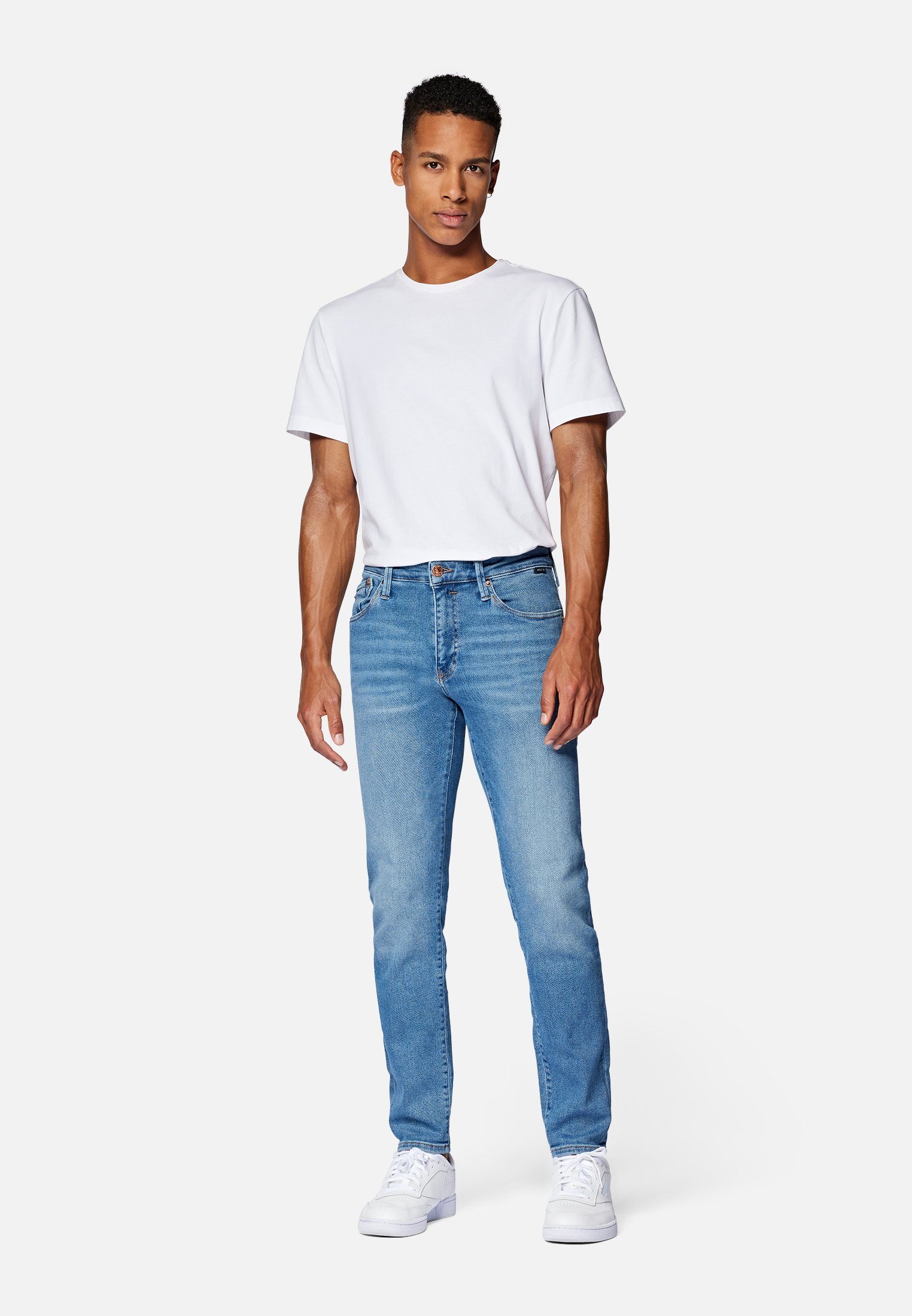 Mavi Tapered-fit-Jeans CHRIS Eng zulaufende Jeans