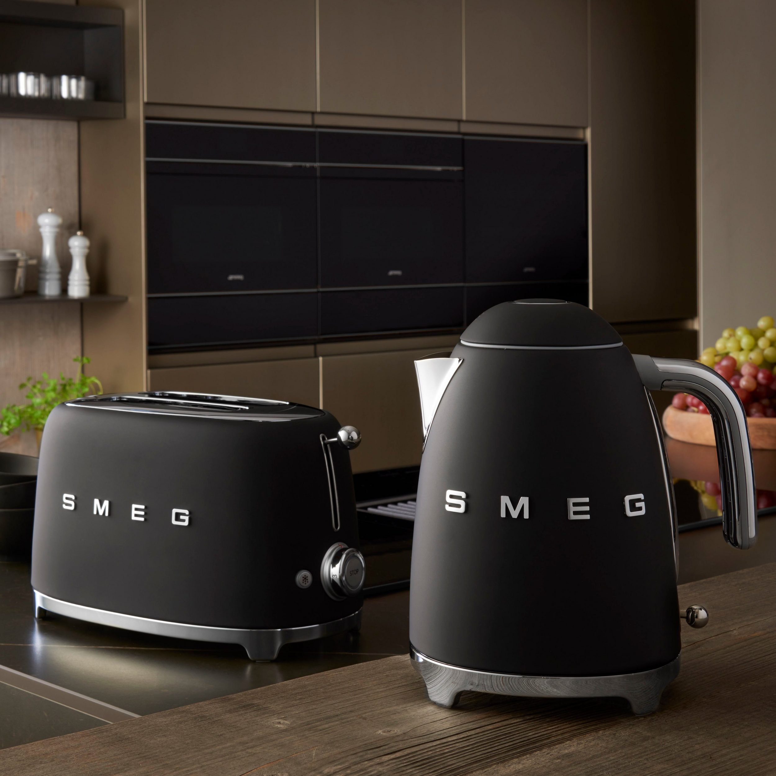 Smeg Wasserkocher KLF03BLMEU, 1,7 l, 2400 W