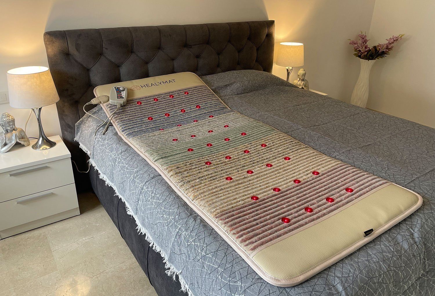 Healymat Massagematte Magnetfeldmatte Basic, Magnetfeldtherapie Matte, Infrarotmatte, Rotlicht-Therapie, Biophotonen Licht 660 nm, negative Ionen, Chakra Kristalle, optimiert Heilungsprozesse, fördert die Durchblutung, verbessert den Schlaf, entgiftet den Körper, aktiviert Selbstheilung