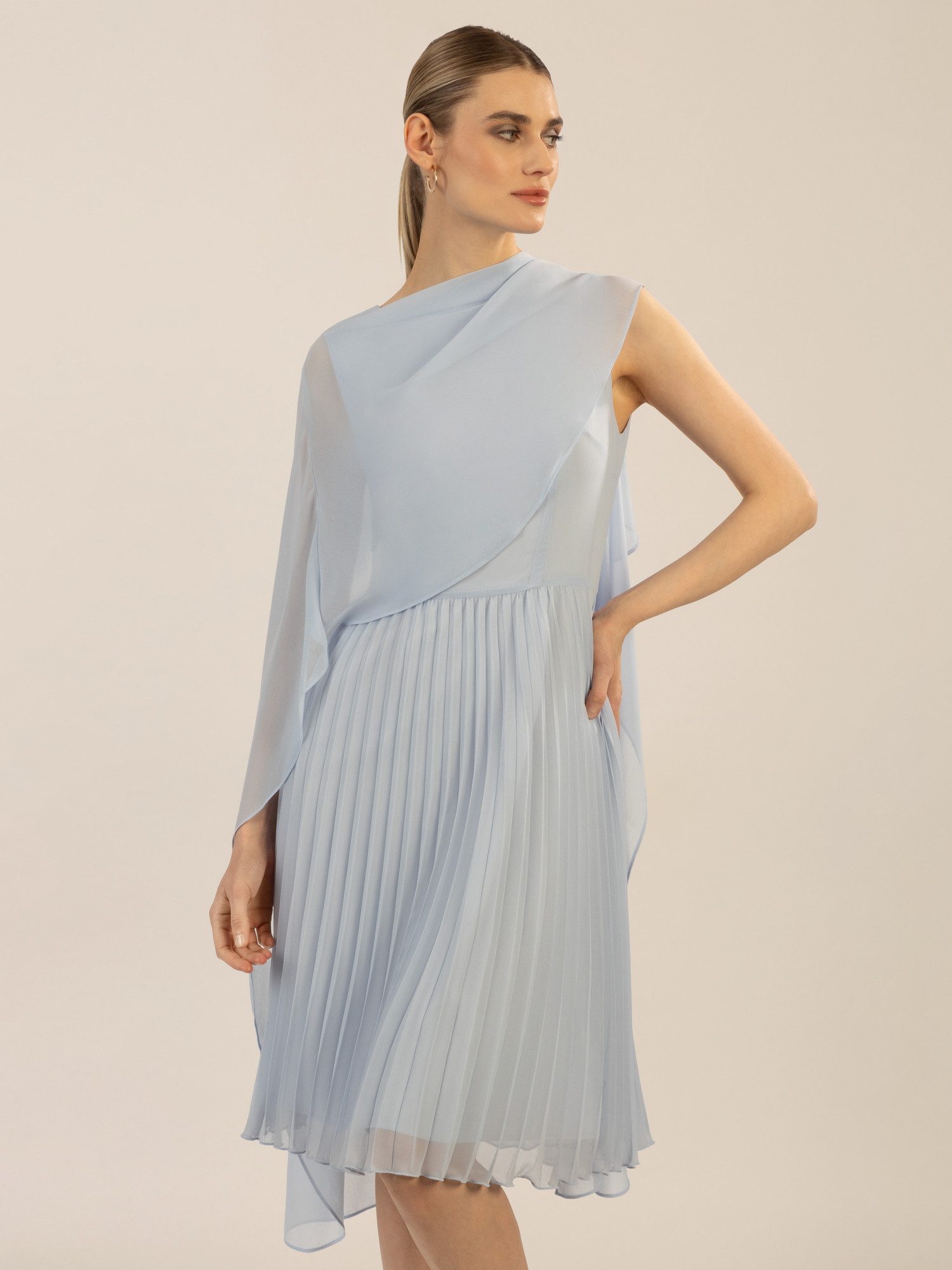 Apart Cocktailkleid mit Plisseerock und angearbeitetem günstig online kaufen