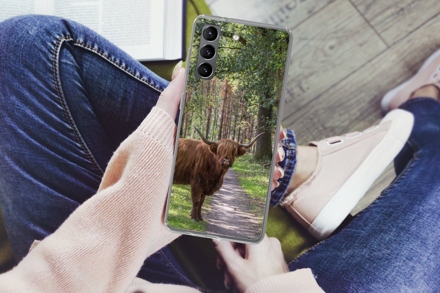MuchoWow Handyhülle für Samsung Galaxy S21 Plus Schottischer Highlander - Kröte - Baum, Phone Case, Silikon, Schutzhülle Dünn