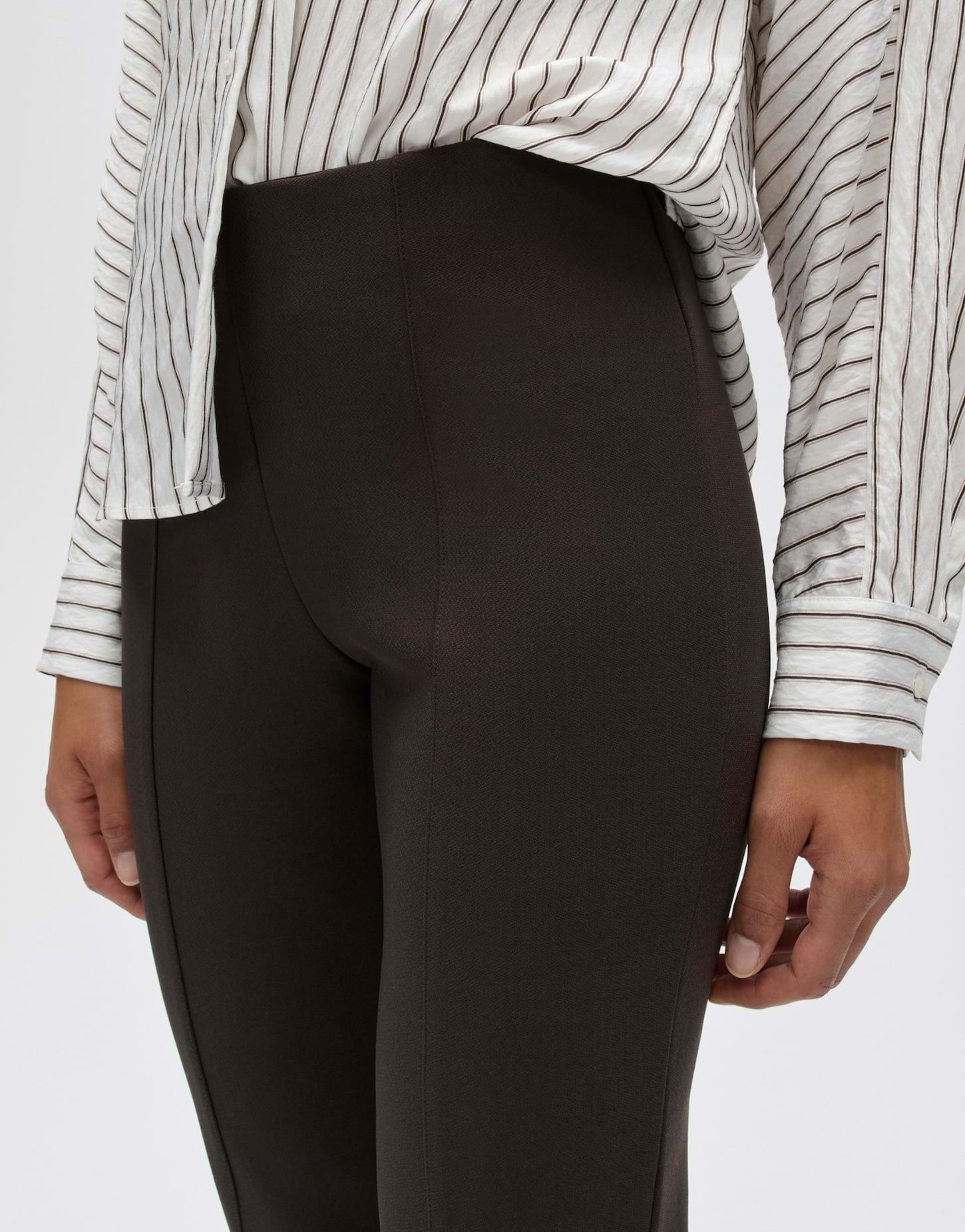 OPUS Schlupfhose Elvina night aus pflegeleichtem Material Elastischer Gummibund für einen entspannten Sitz im Alltag – Bild 4 von 5
