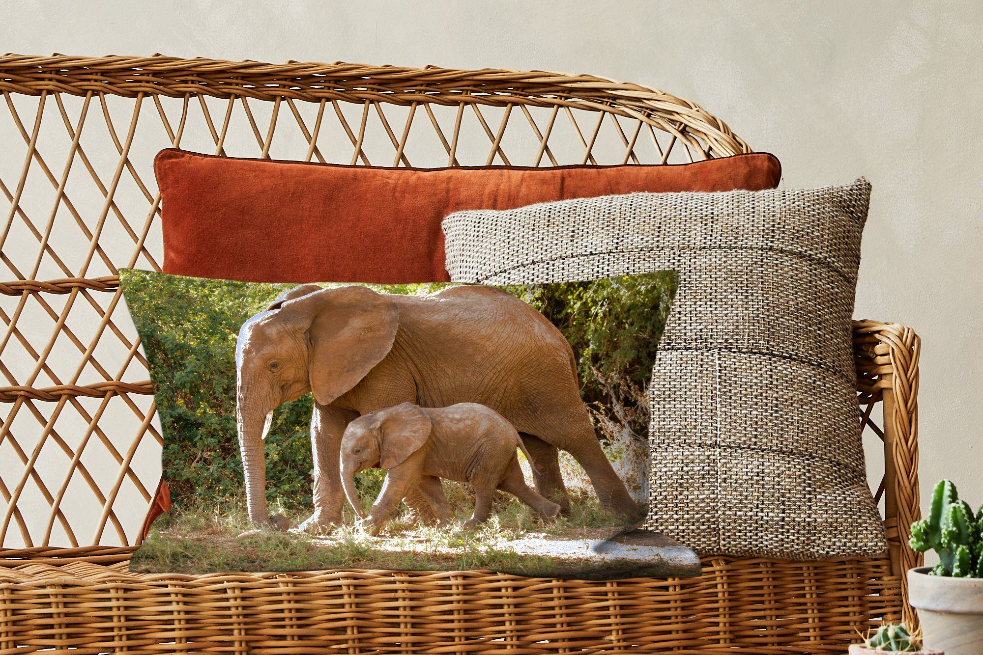 Schlafzimmer MuchoWow mit Elefantenbaby Dekokissen Wohzimmer seiner Dekoration, Füllung, mit Zierkissen, Mutter, Dekokissen Wanderndes